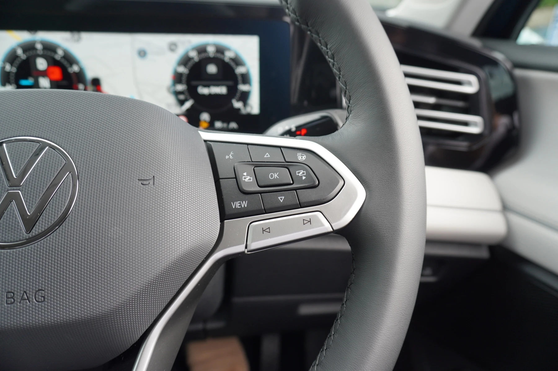 Volkswagen-Tiguan-image-28