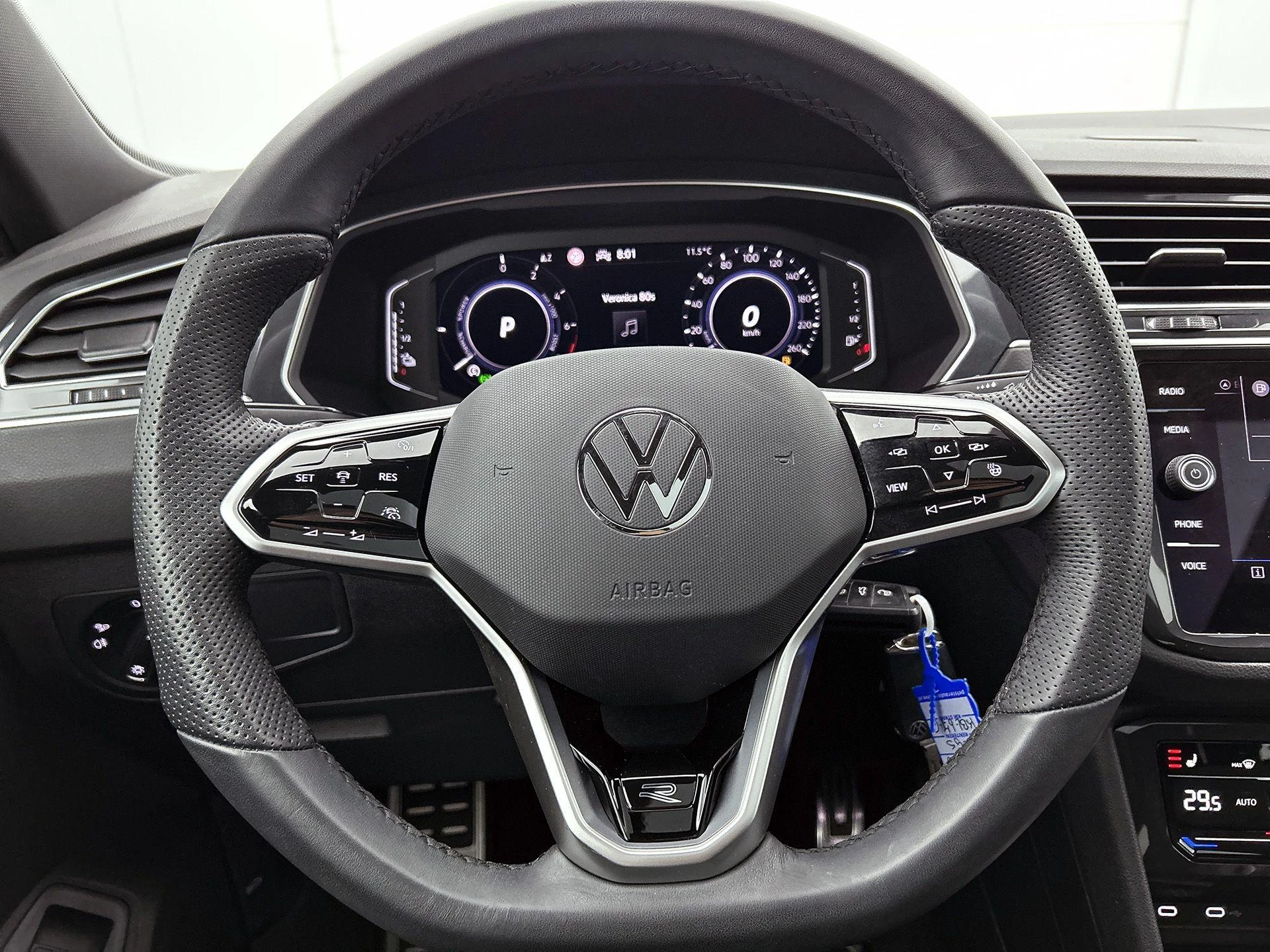 Volkswagen-Tiguan-image-32