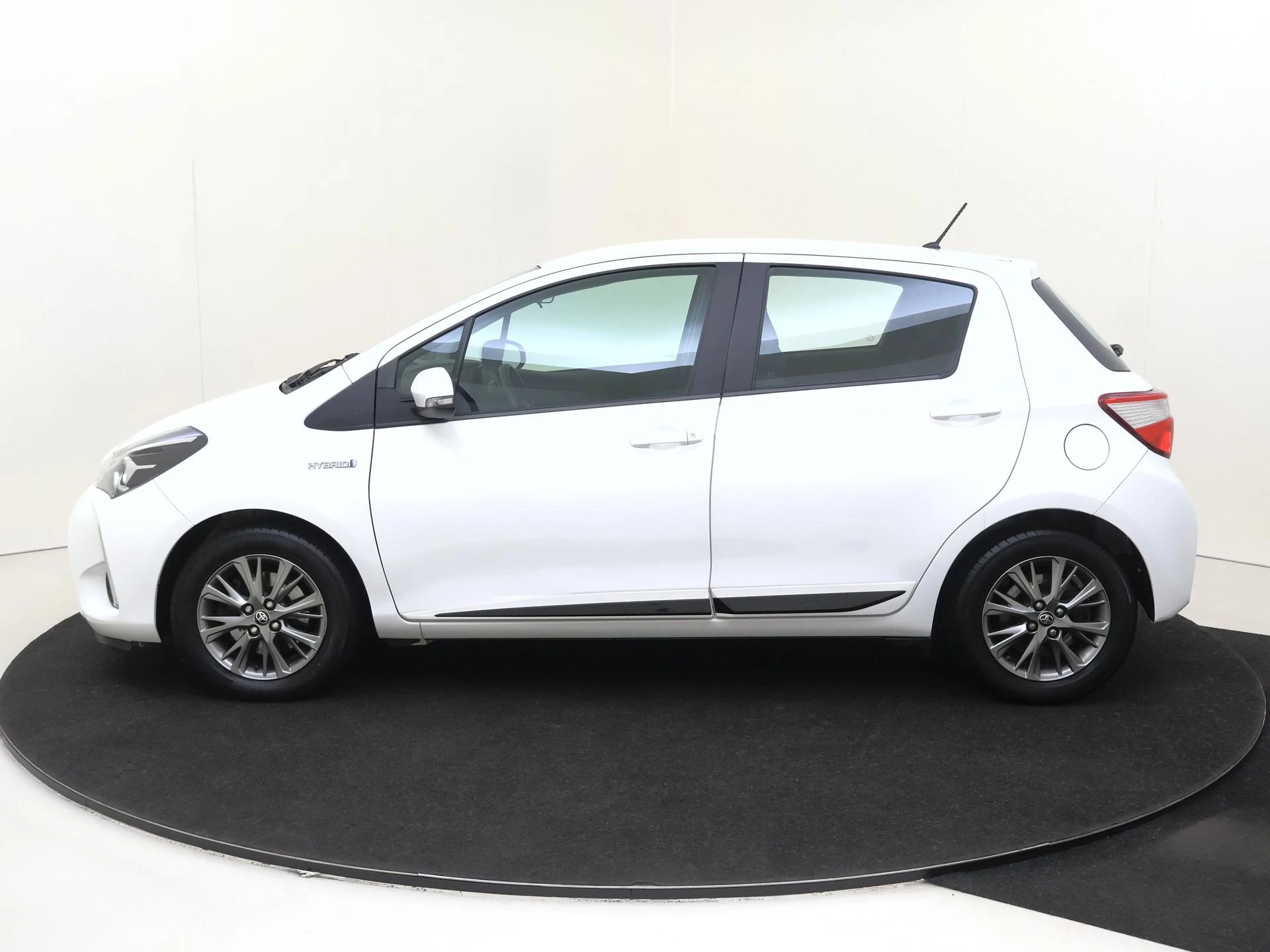 Toyota-Yaris-image-7