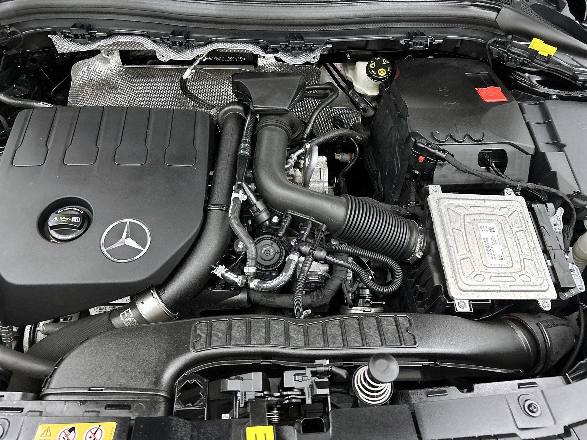 Mercedes-Benz-GLA-image-39