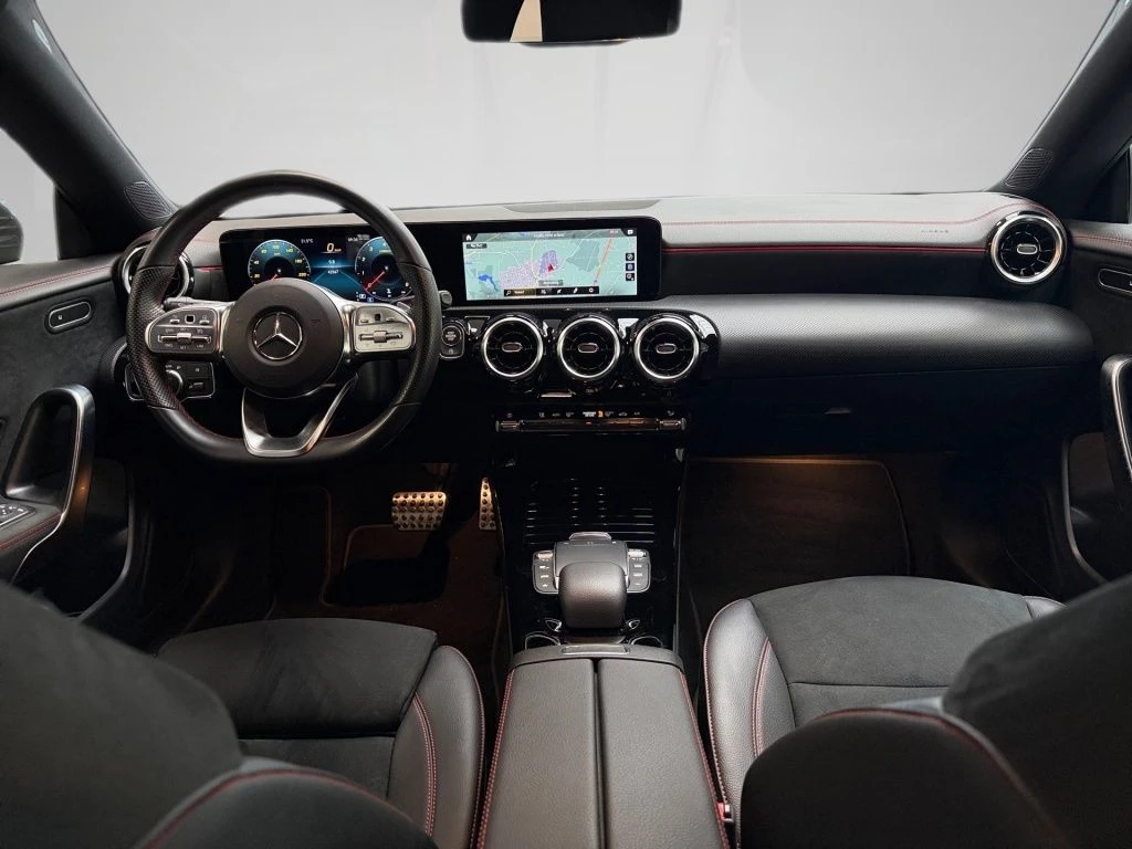 Mercedes-Benz-CLA 180-image-11
