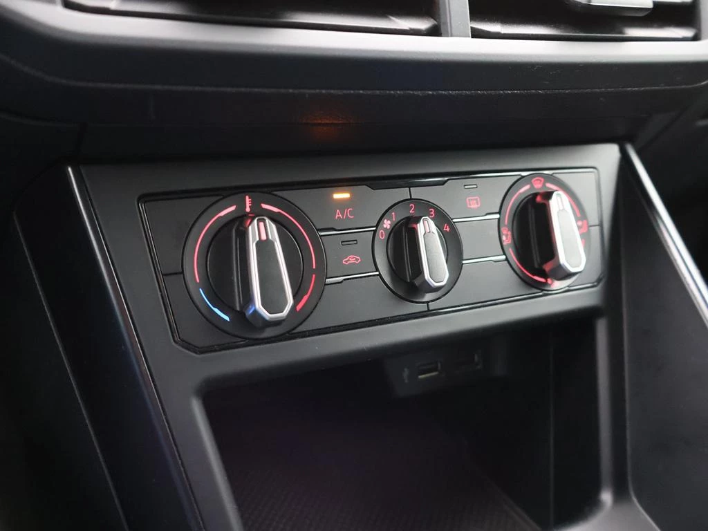 Volkswagen Polo Polo Trendline 1.0l *PDC*BLTH*DAB RADIO*USB*...*