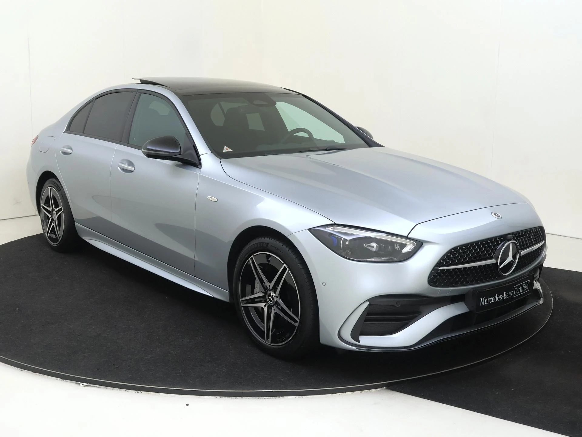 Mercedes-Benz-C-Klasse-image-4