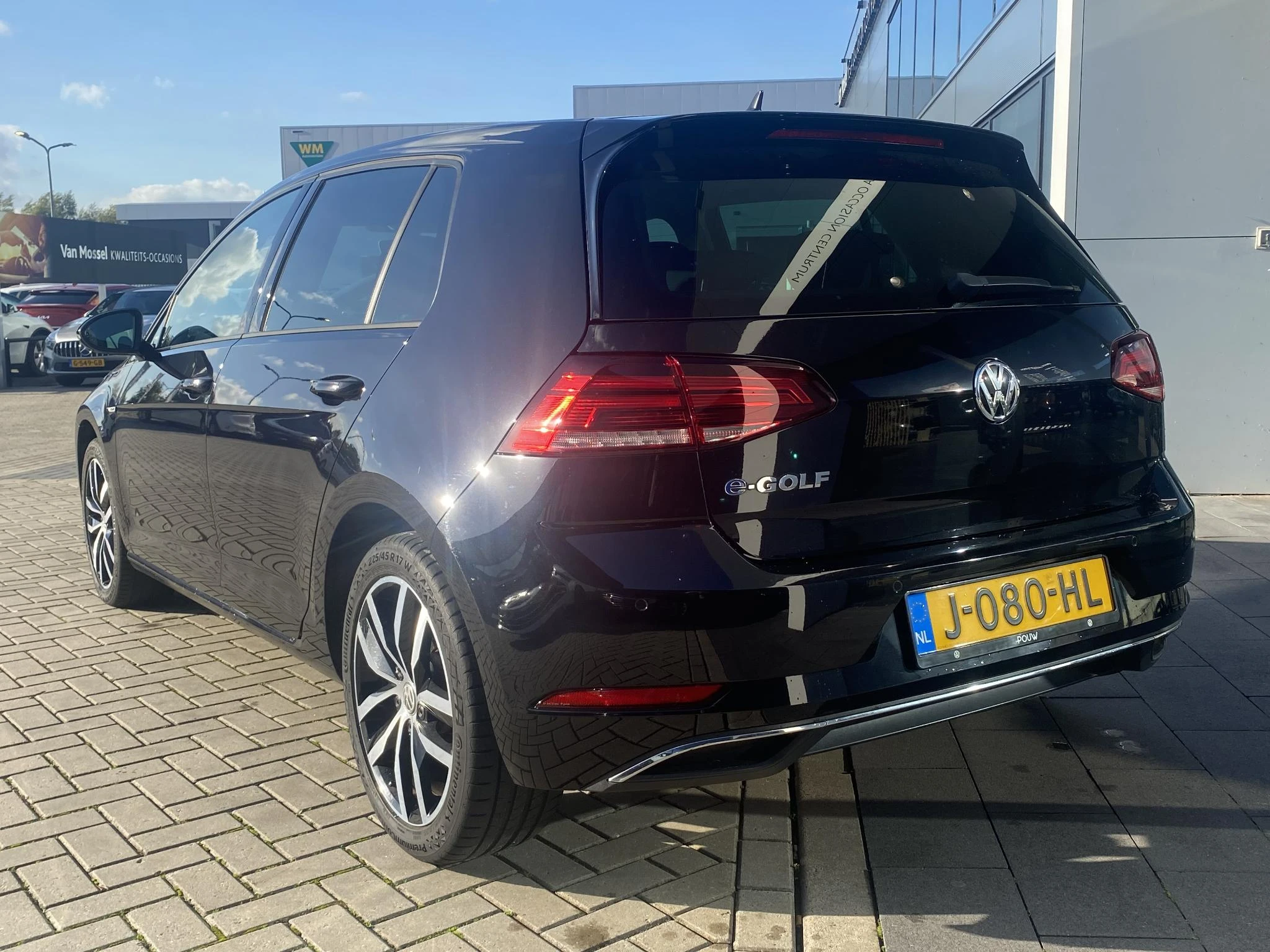 Volkswagen-e-Golf-image-2
