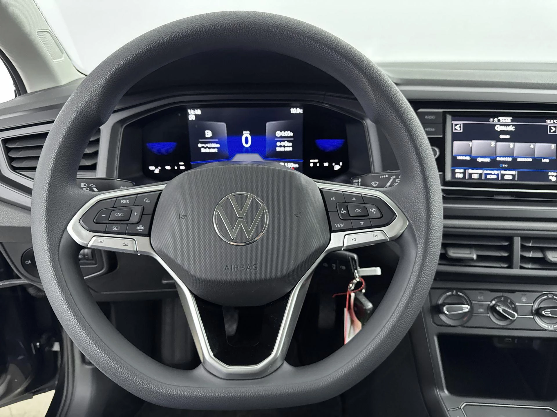 Volkswagen-Polo-image-19