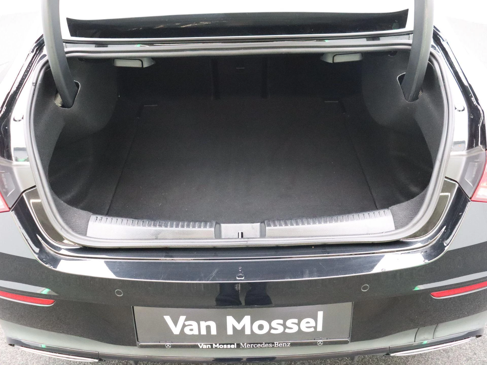 Mercedes-Benz CLA 200 AMG Line + PANO DAK + MULTIBEAM LED + CARPLAY +