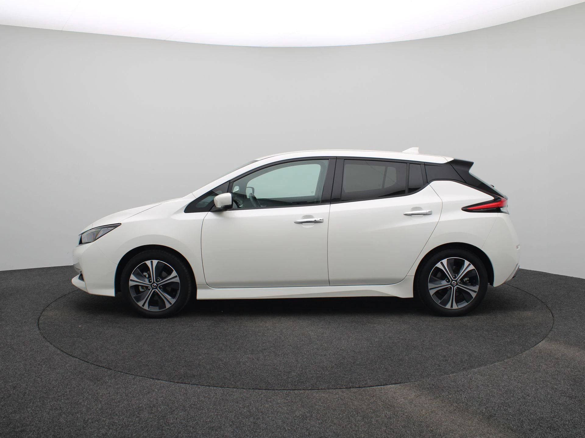 Nissan-Leaf-image-5