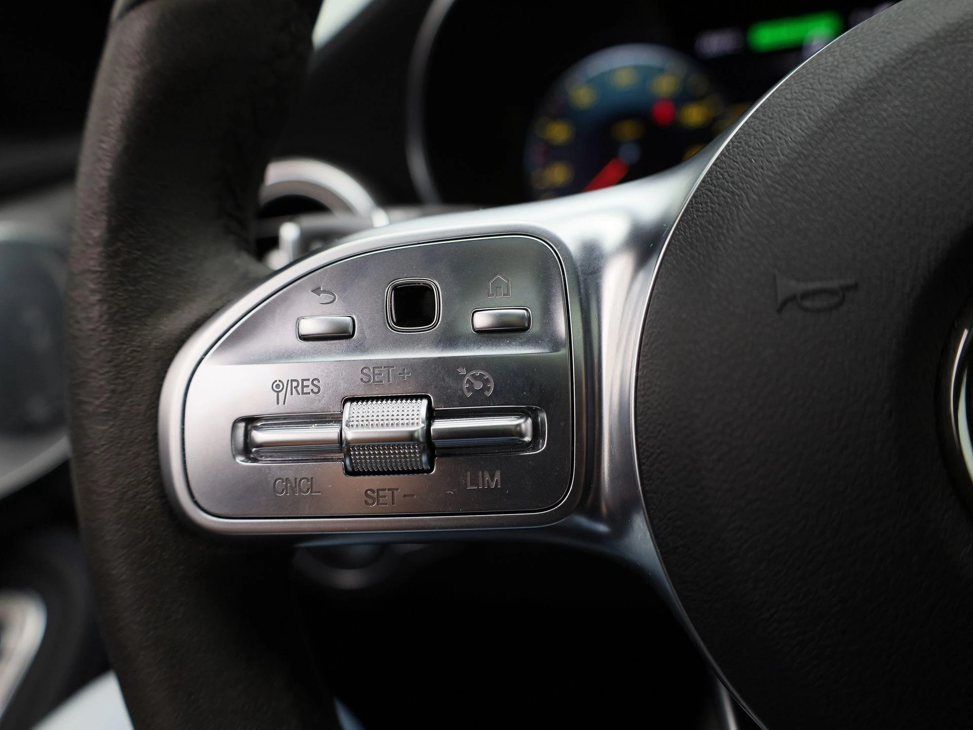 Mercedes-Benz-C-Klasse-image-18