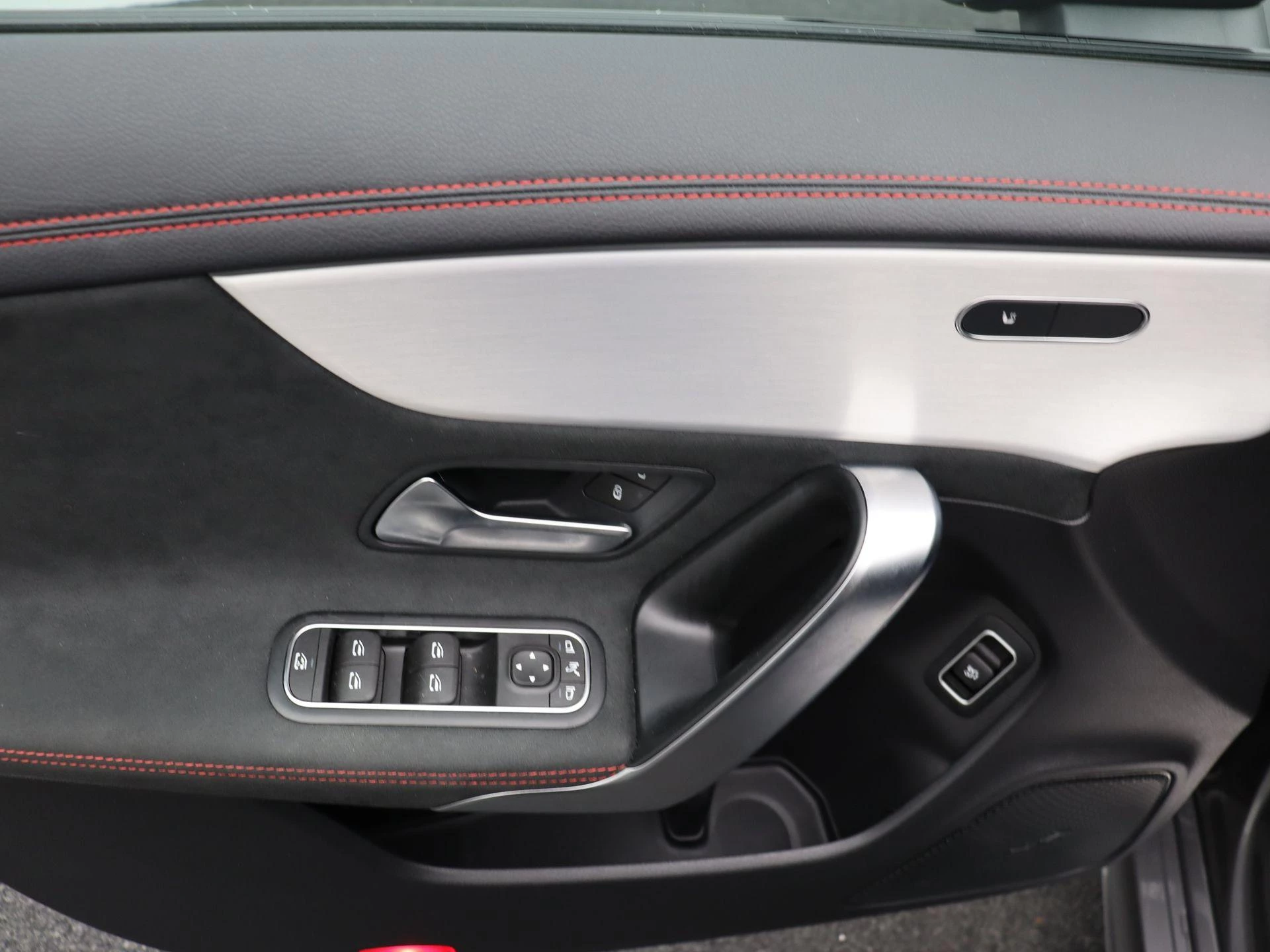 Mercedes-Benz-CLA-image-7