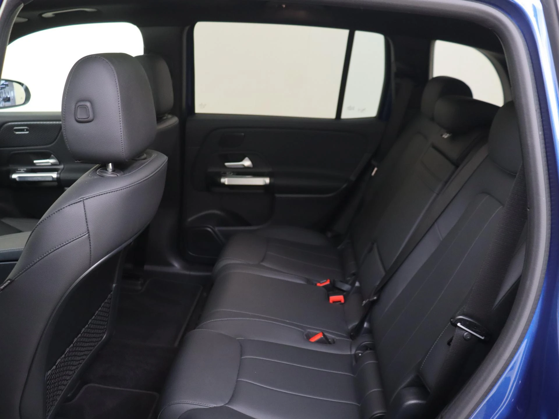 Mercedes-Benz-EQB-image-15
