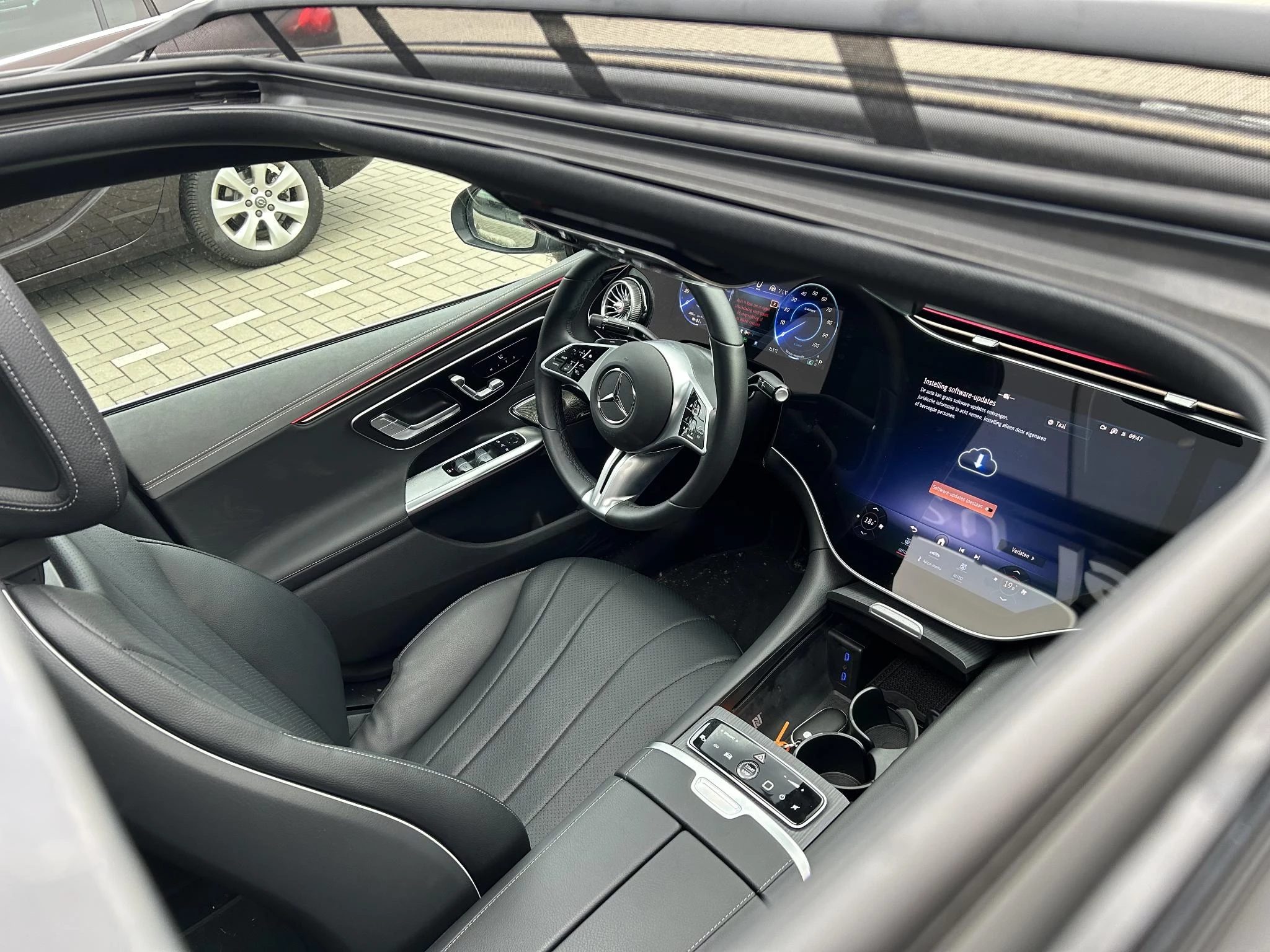 Mercedes-Benz-EQE-image-6