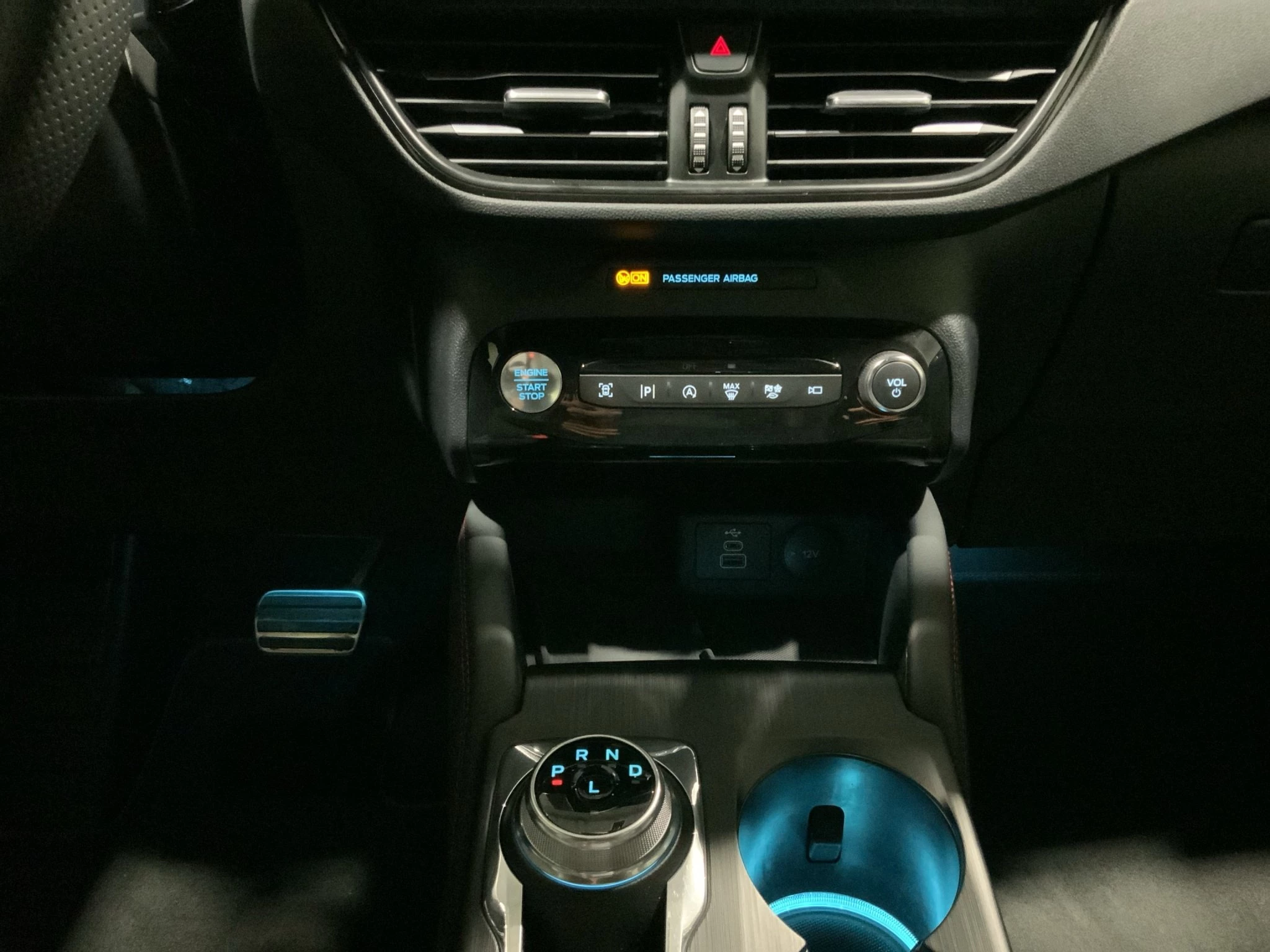 Ford Kuga ST-Line X Aut.*PANO*AHK*360GRAD*LED-MATRIX*NAVI*GRA*WINTER-PKT.