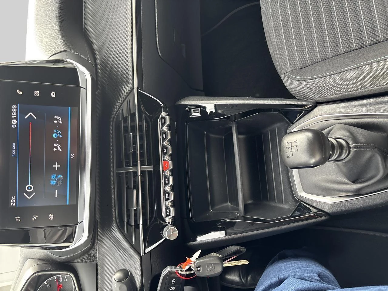 Peugeot-208-image-17