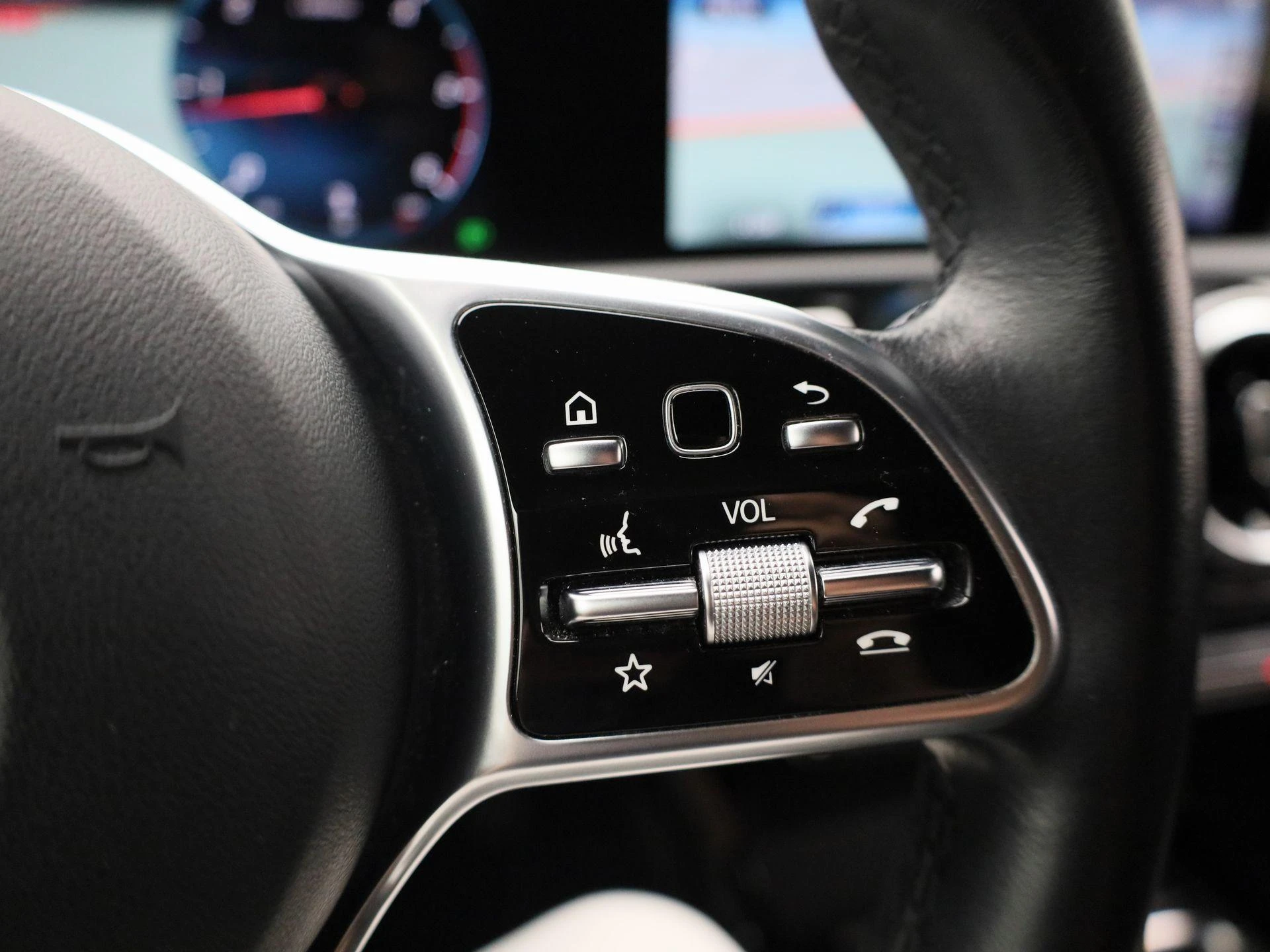 Mercedes-Benz-CLA-image-18