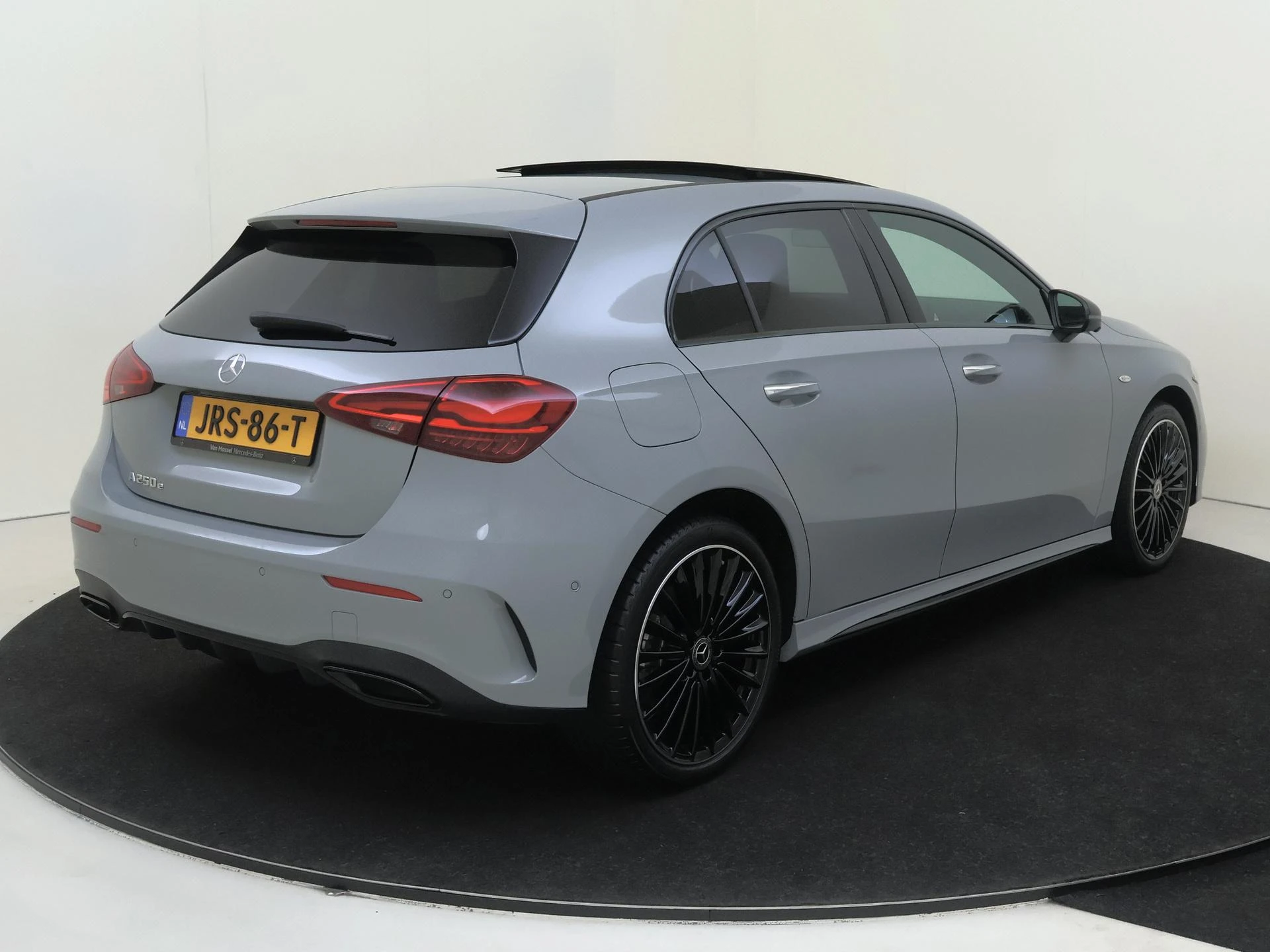 Mercedes-Benz-A-Klasse-image-1