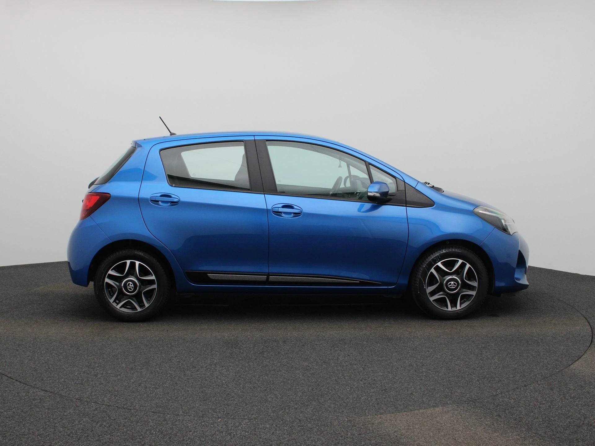 Toyota-Yaris-image-5