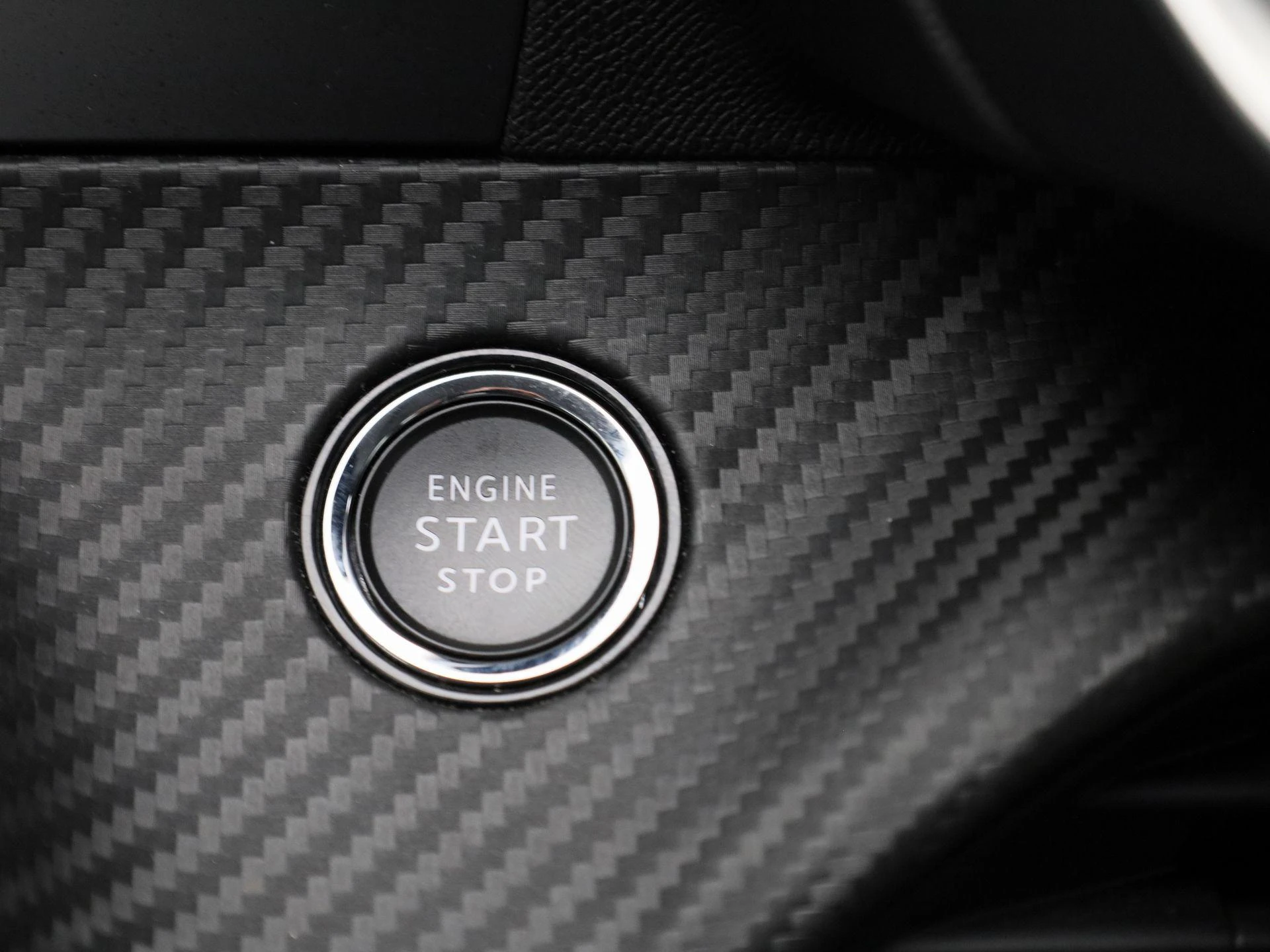 Peugeot-e-208-image-22