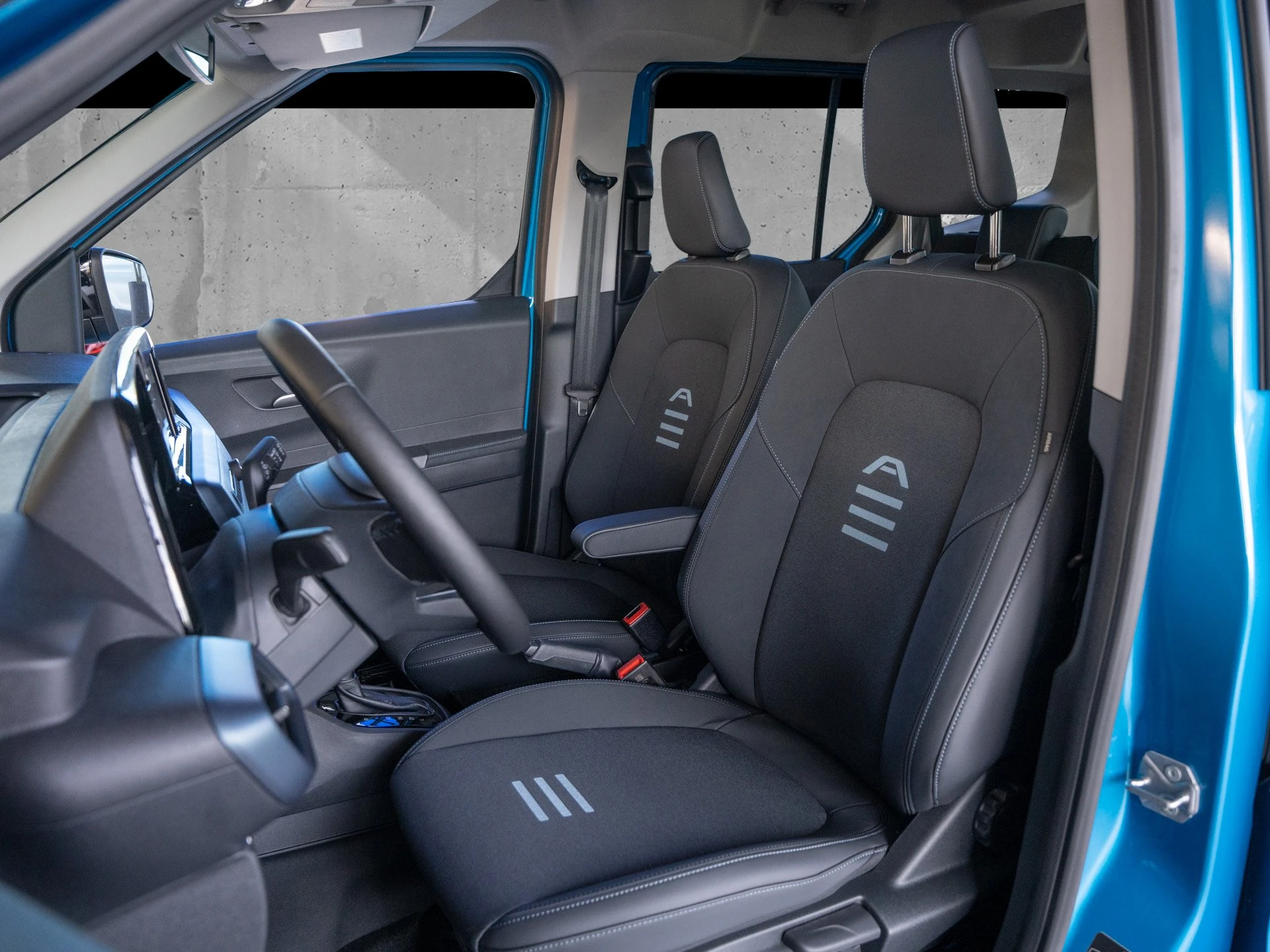 Ford Tourneo Courier Active 1.0 EcoBoost 92 kW Auto Kompaktvan. 5-türig