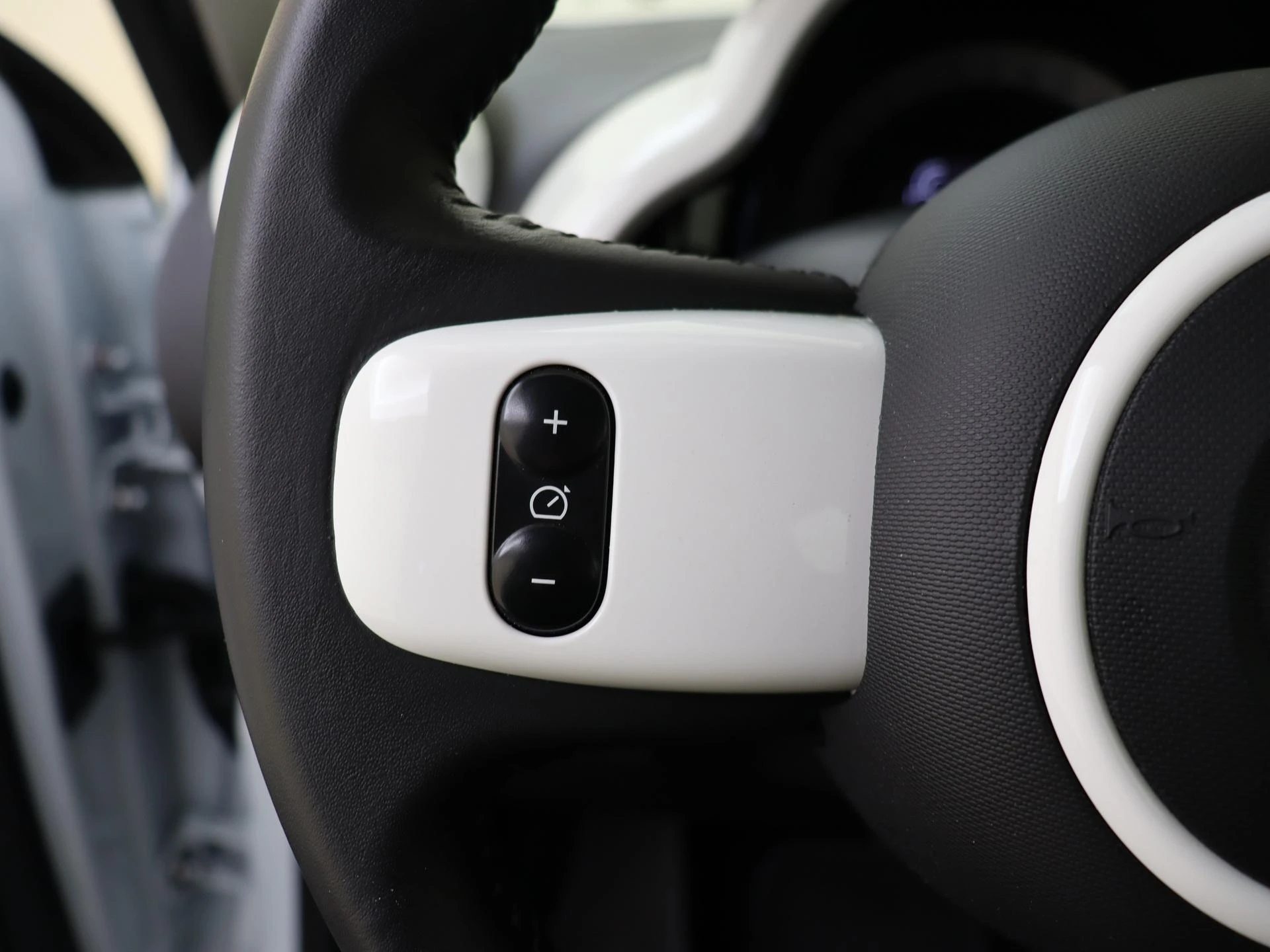 Renault-Twingo-image-11