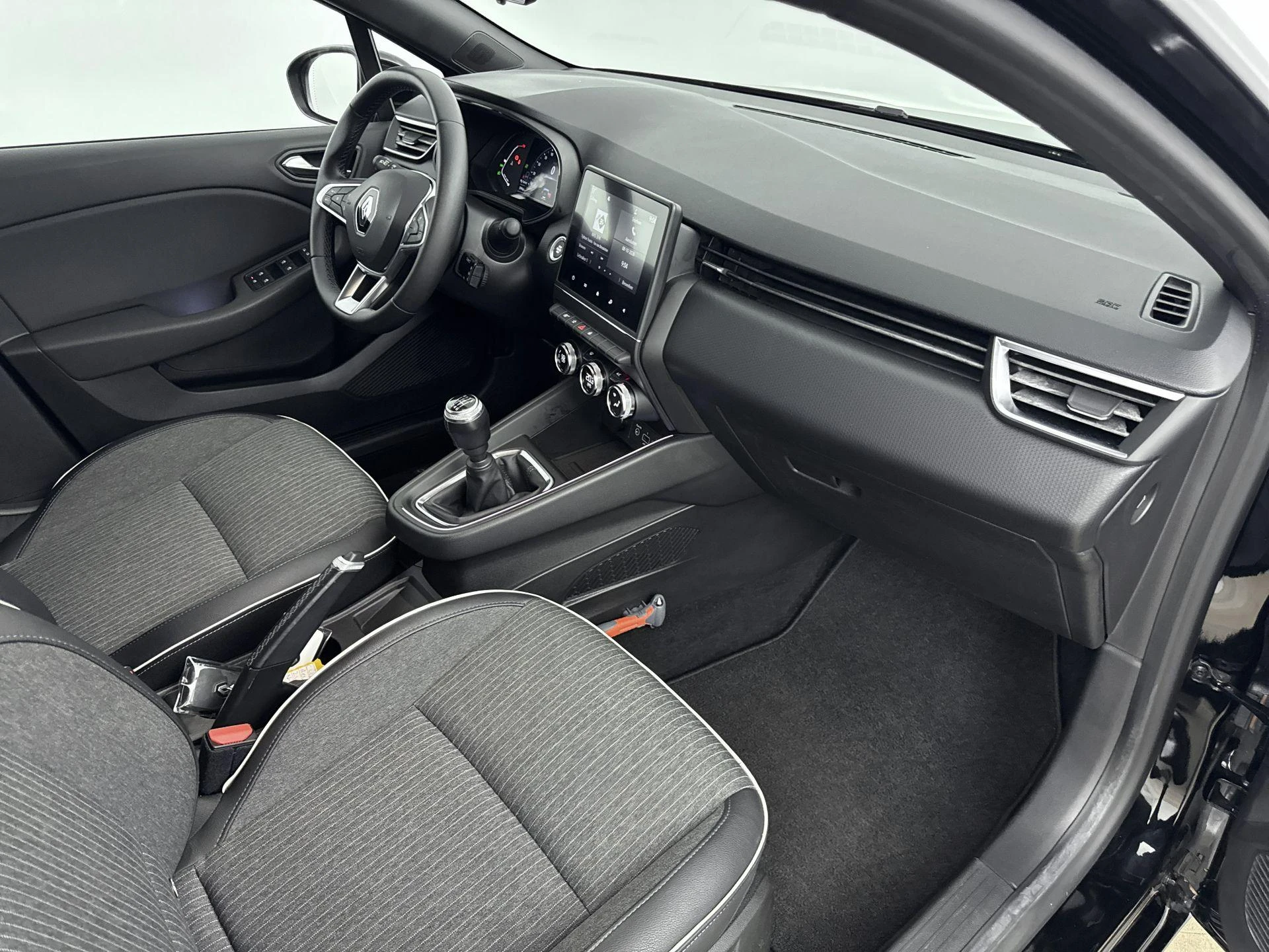 Renault-Clio-image-17