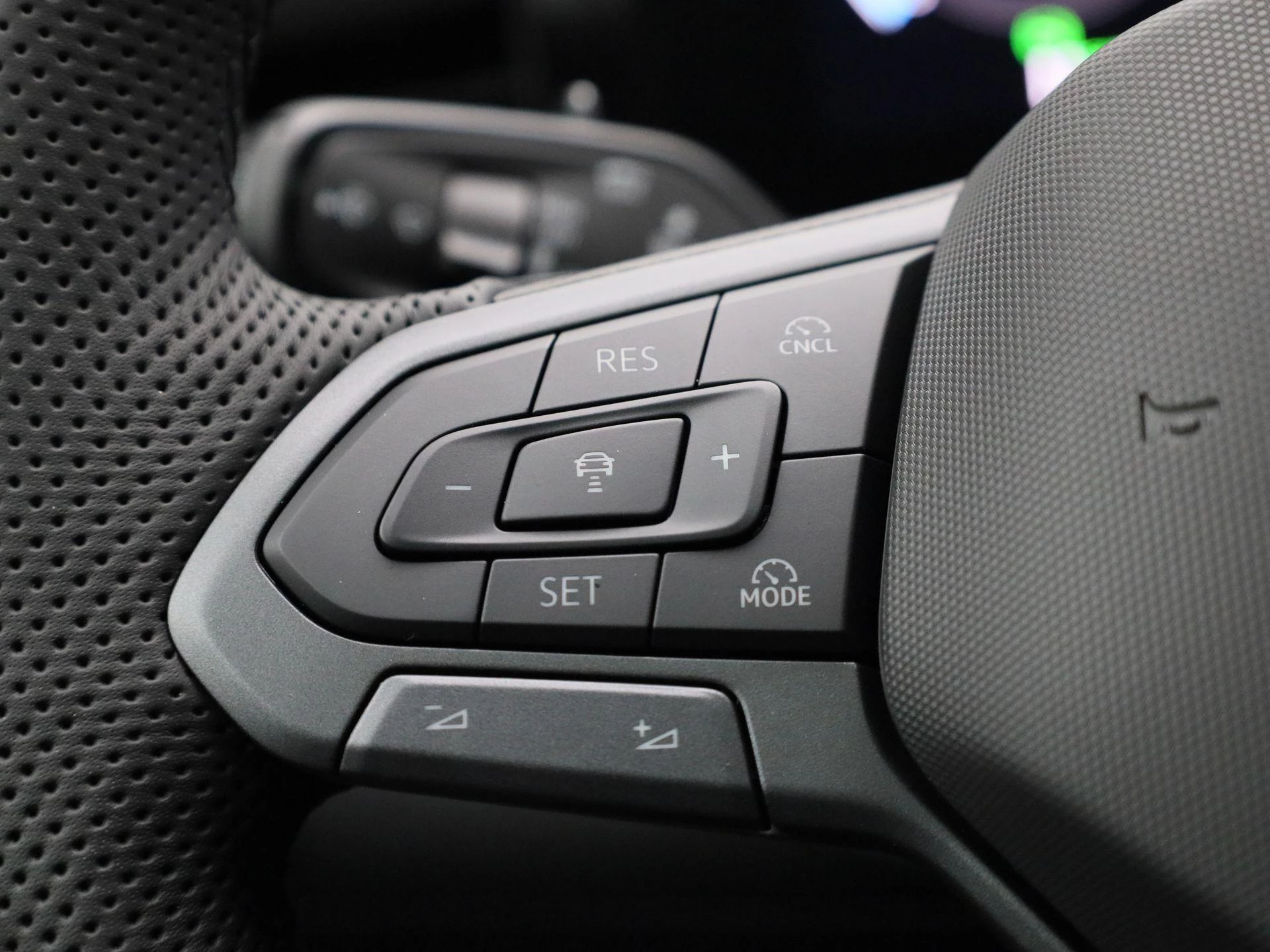 Volkswagen-T-Roc-image-17