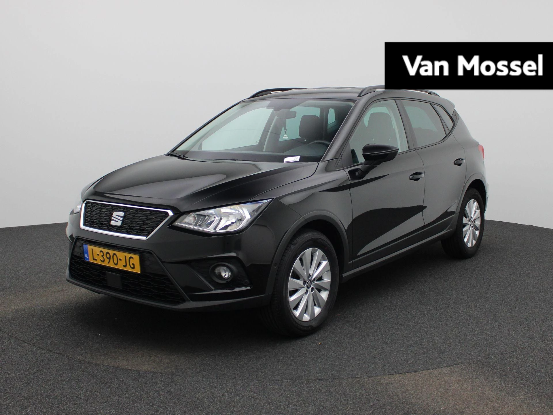 SEAT-Arona-image-0