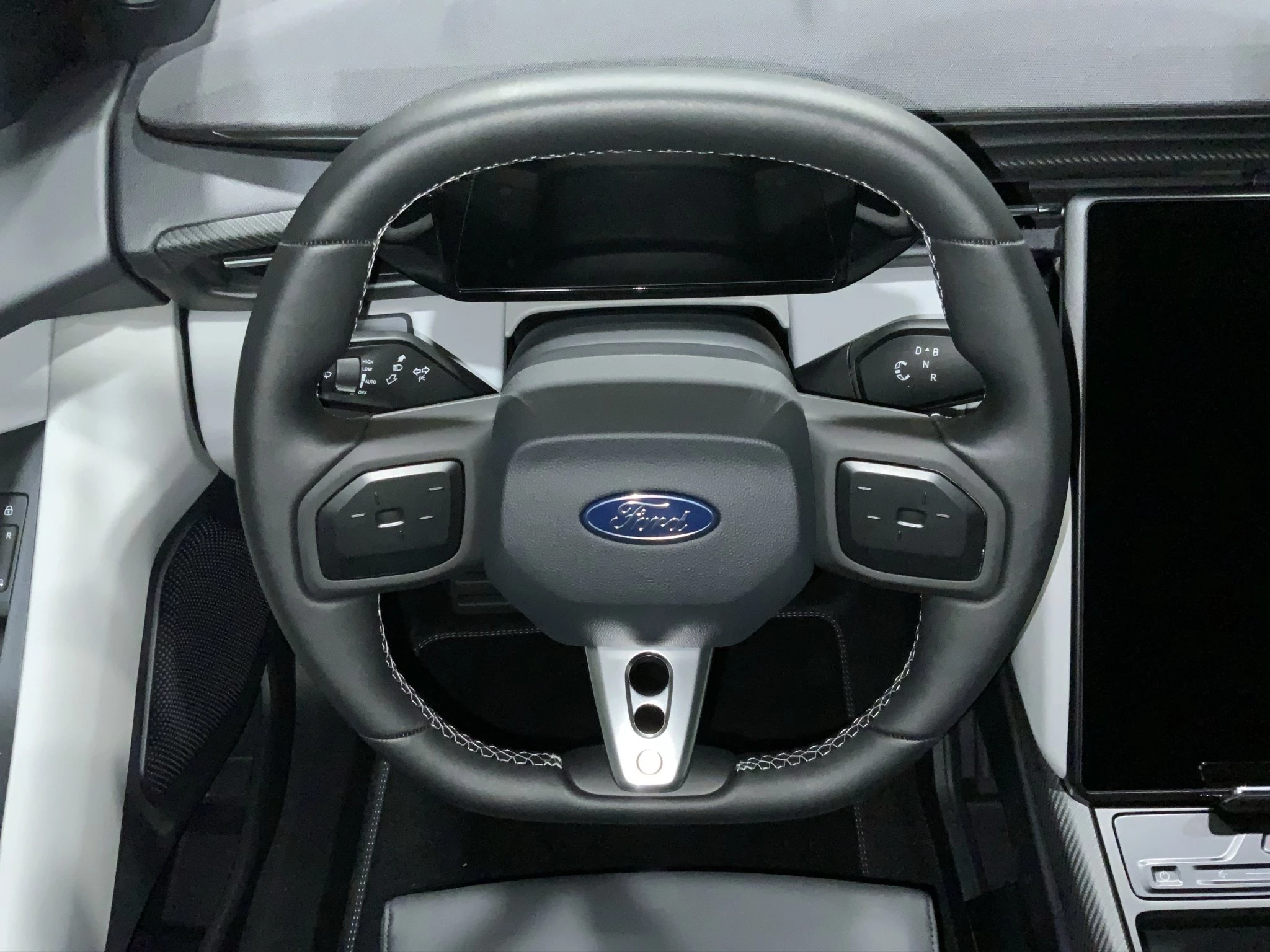 Ford Capri Premium SUV 77 kWh Elektromotor. Automatikgetriebe. Heckantrieb MJ 2025.75