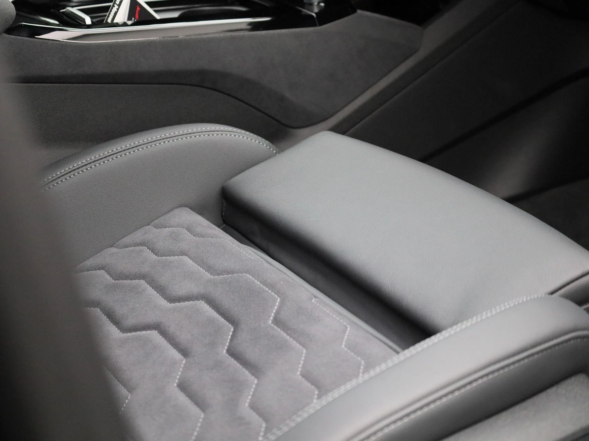 Audi-A6 Avant e-tron-image-49