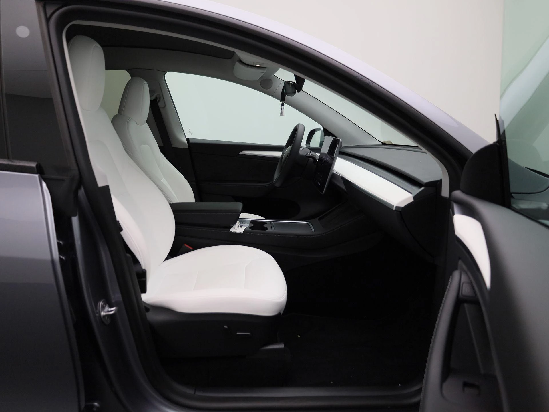 Tesla-Model Y-image-39