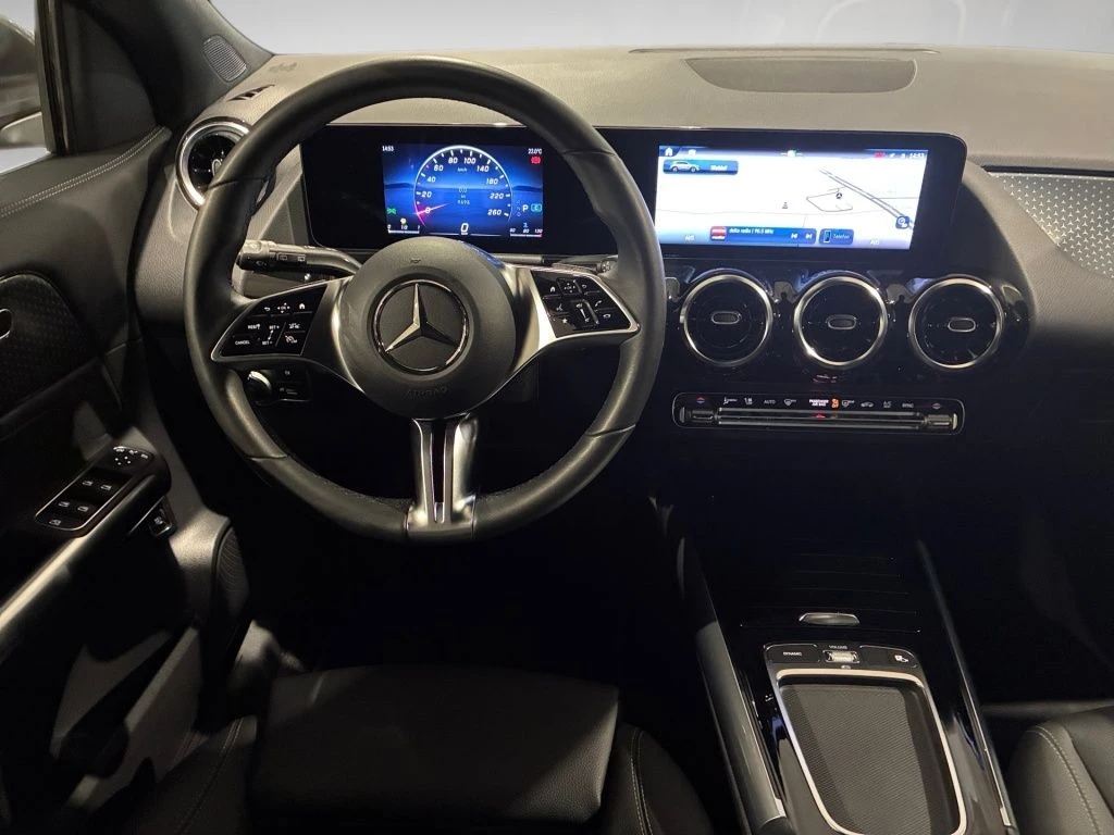 Mercedes-Benz-GLA 200 d-image-10