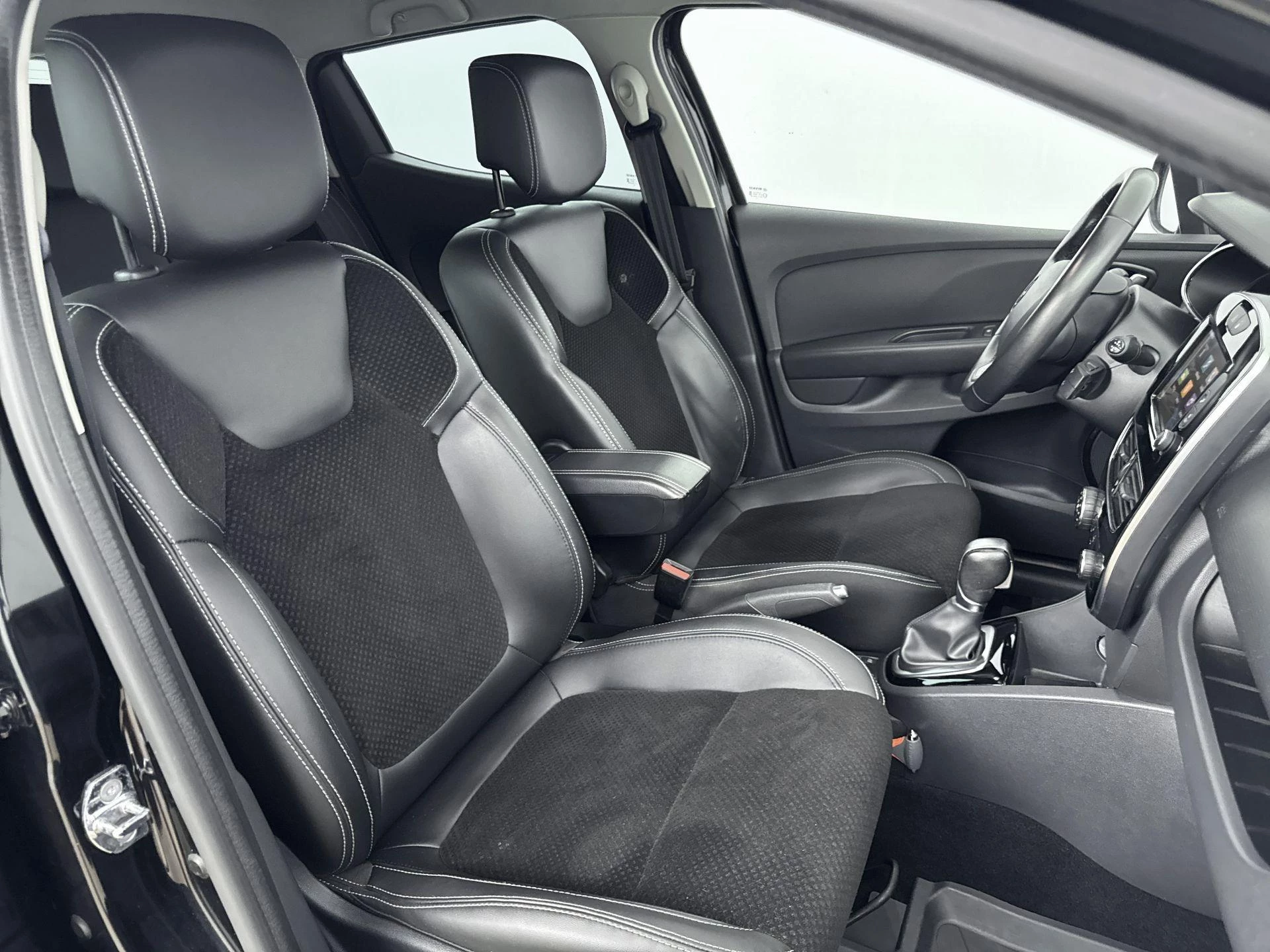 Renault-Clio-image-23