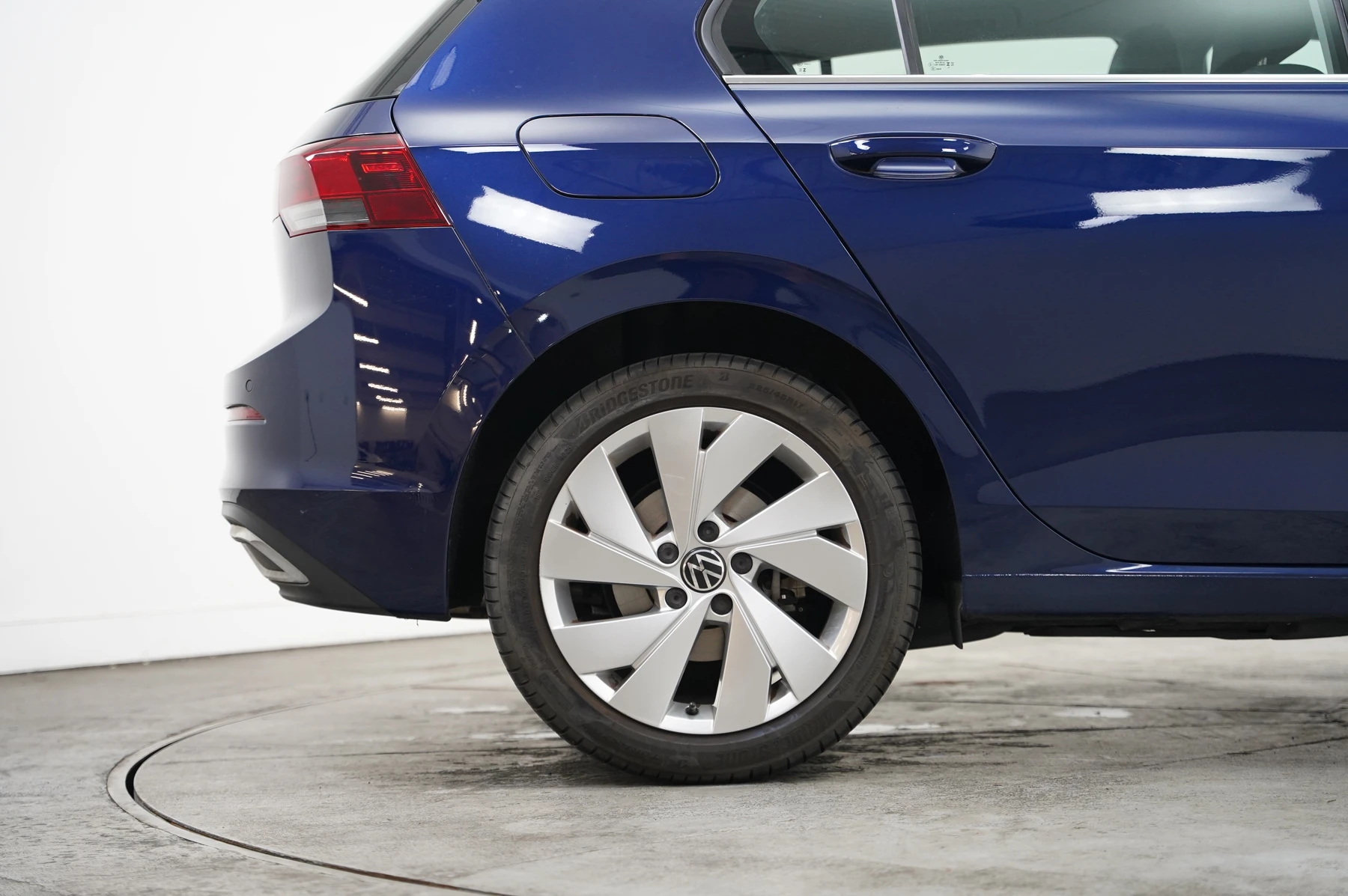 Volkswagen-Golf-image-32
