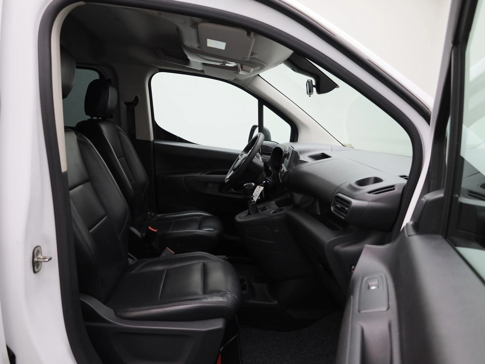 Opel-Combo Life-image-28
