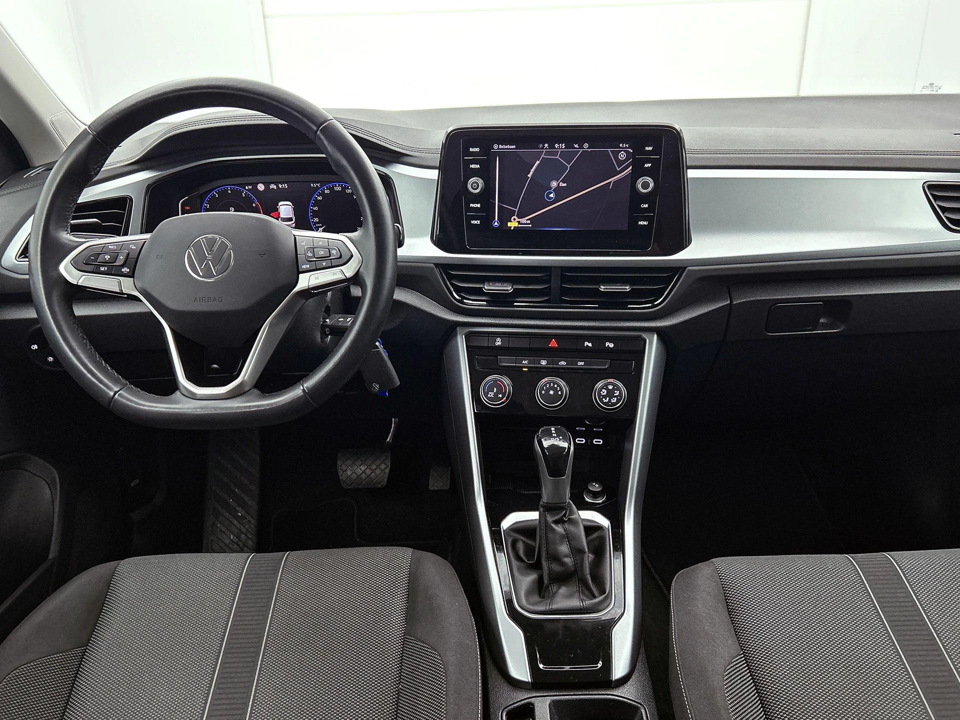 Volkswagen-T-Roc-image-22