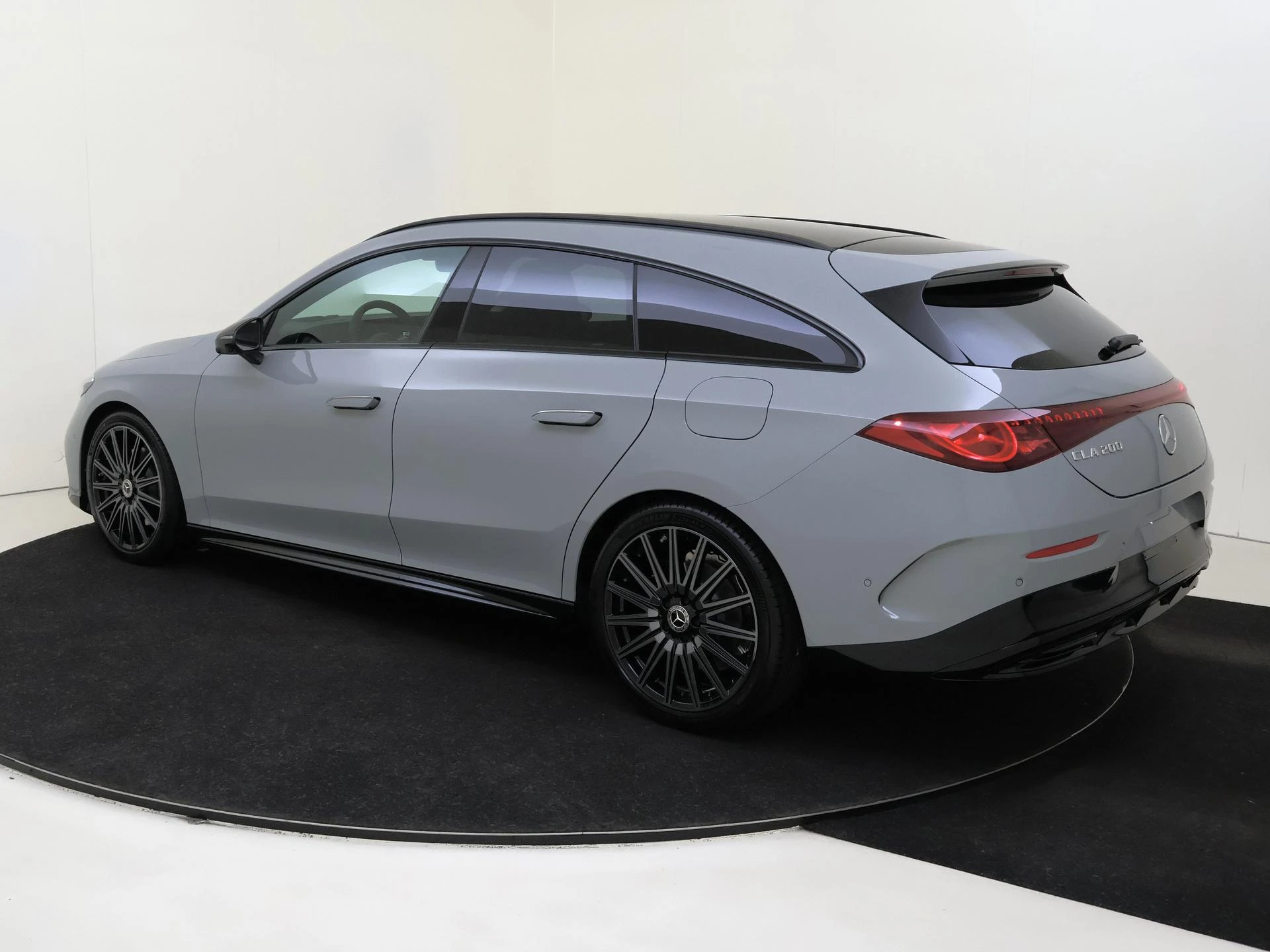 Mercedes-Benz-CLA-image-2