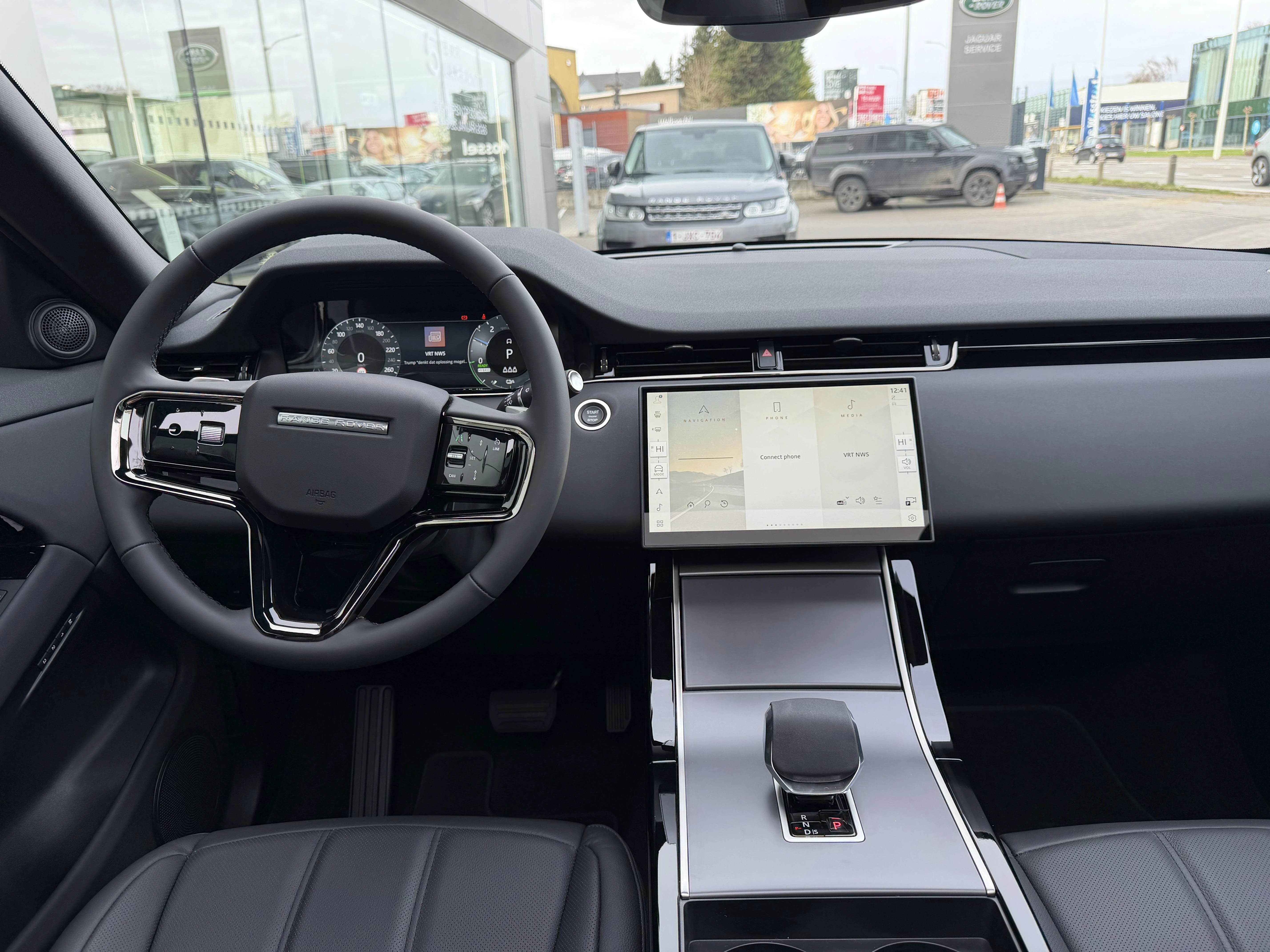 Land Rover-Range Rover Evoque-image-9