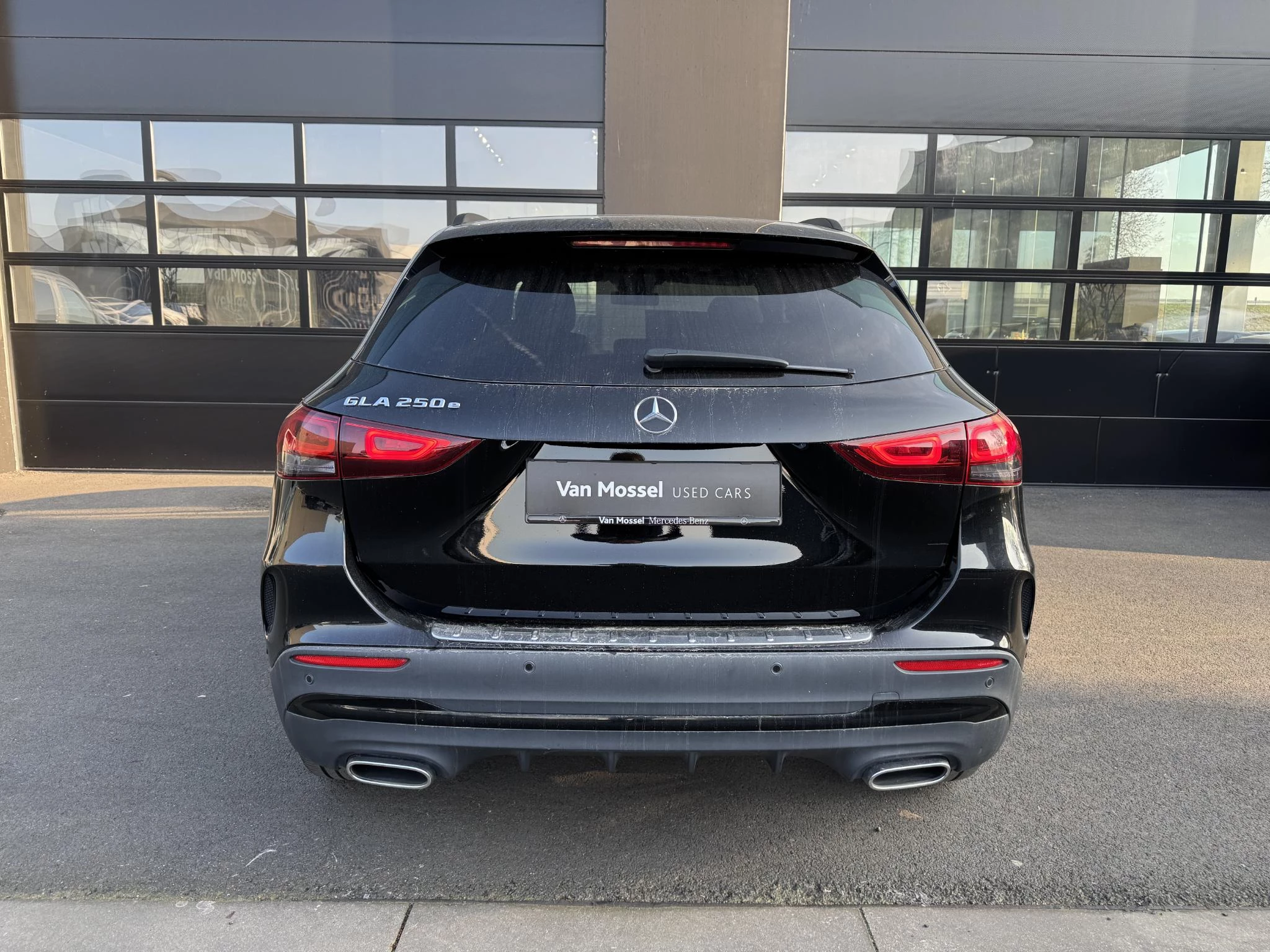 Mercedes-Benz GLA 250 e AMG Line + LEDER + MEMORY + CARPLAY + MULTIBEAM LED +