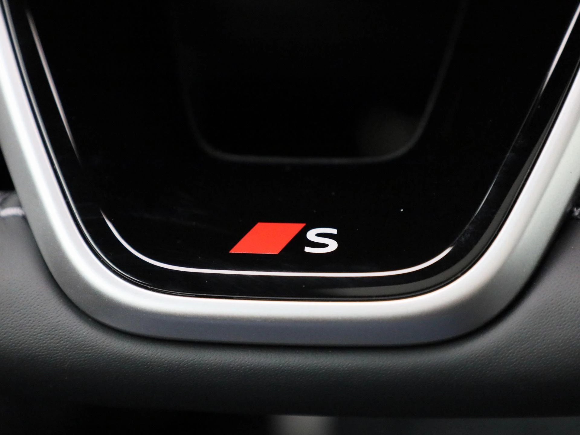 Audi A6 Avant 2.0 e-hybrid quattro S Competition 367 PK