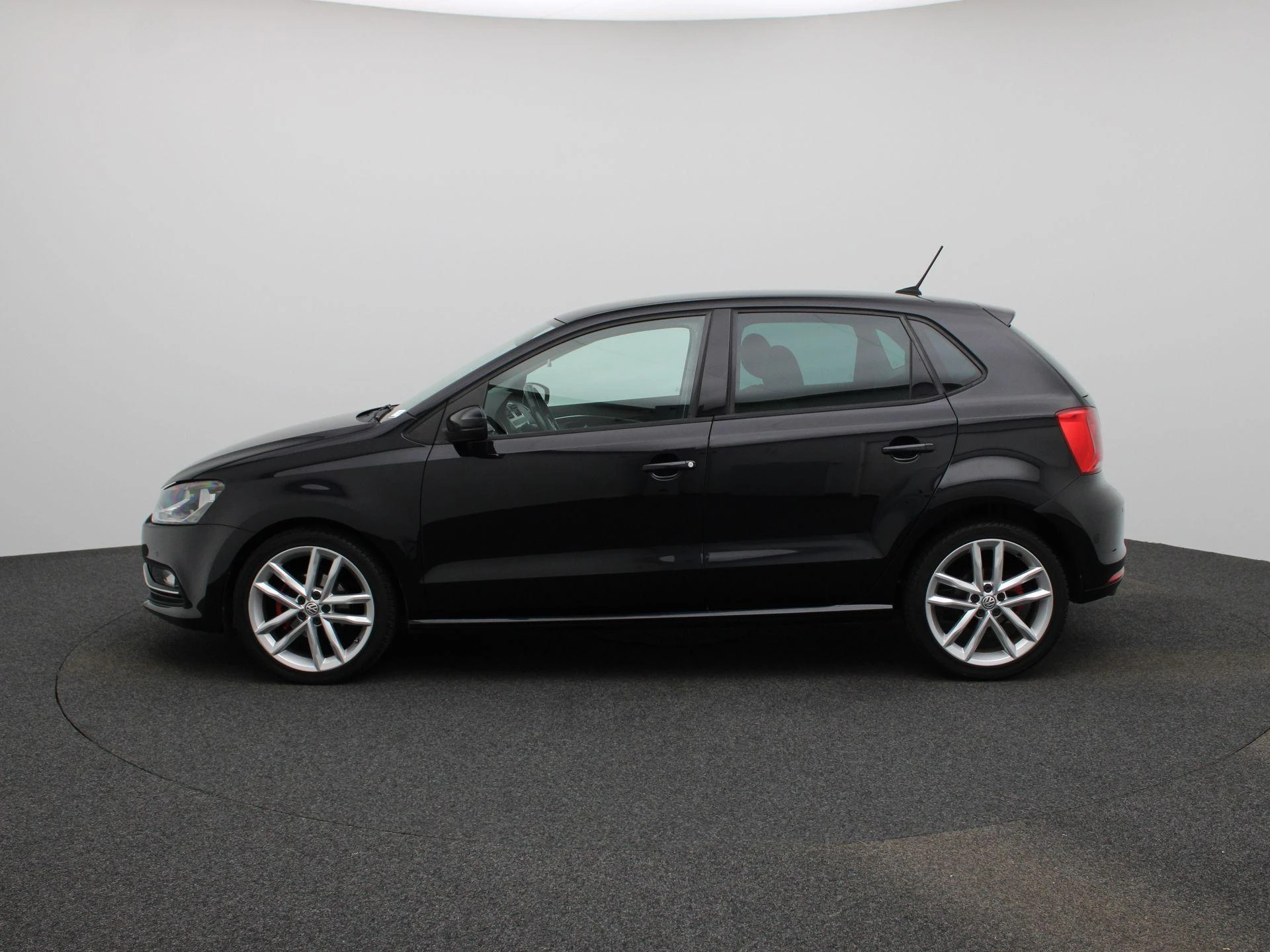 Volkswagen-Polo-image-3