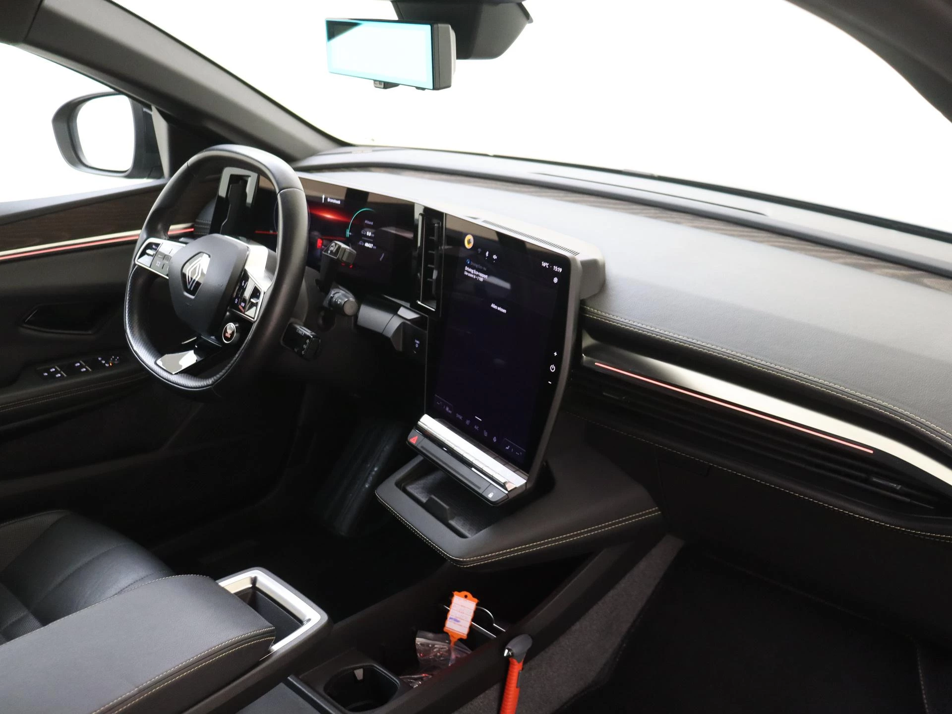 Renault-Megane E-Tech-image-4