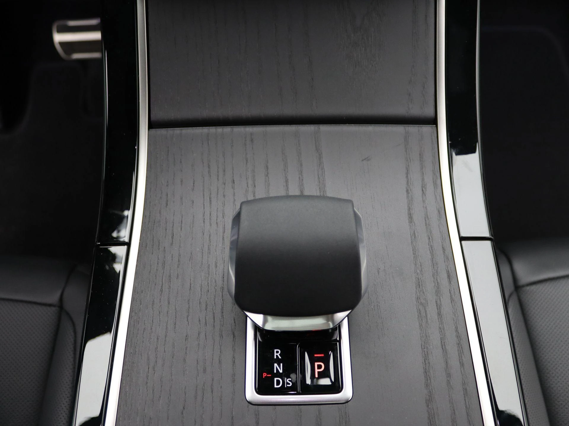 Land Rover-Range Rover Evoque-image-10