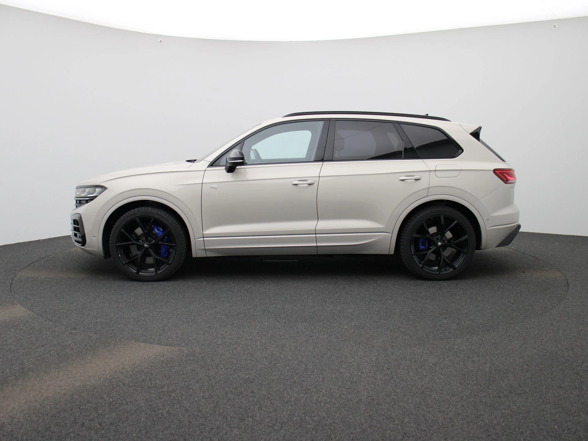 Volkswagen-Touareg-image-3