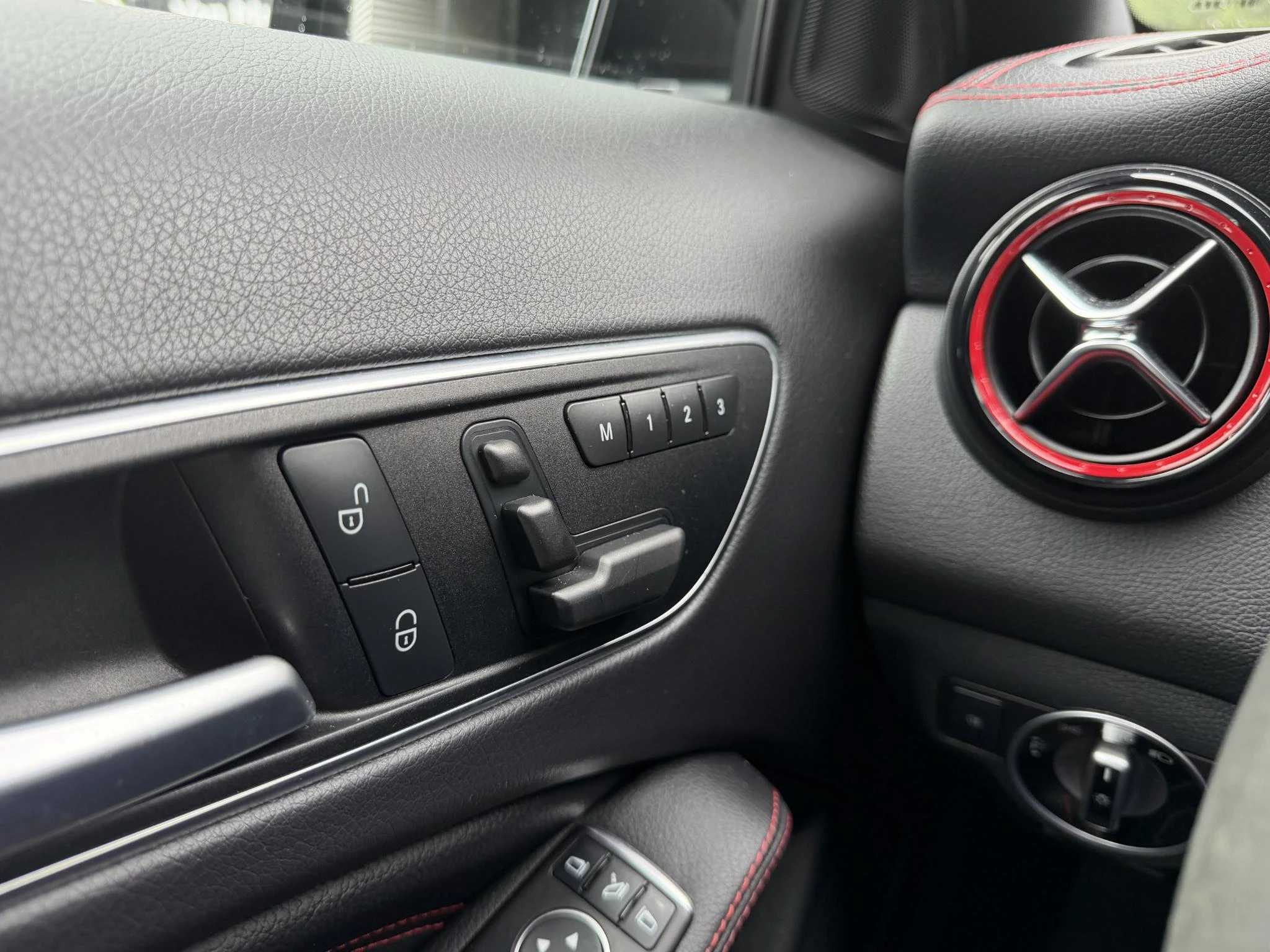 Mercedes-Benz-GLA-image-4