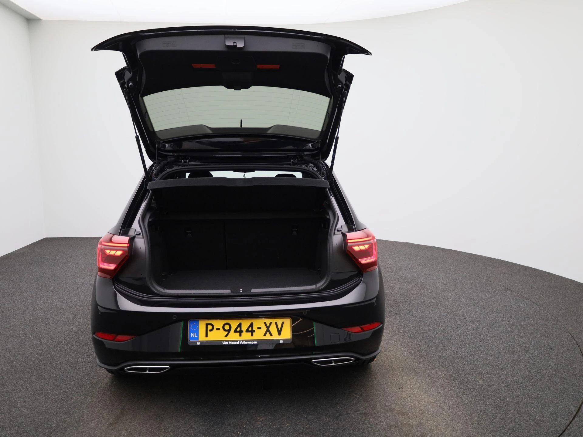 Volkswagen-Polo-image-10