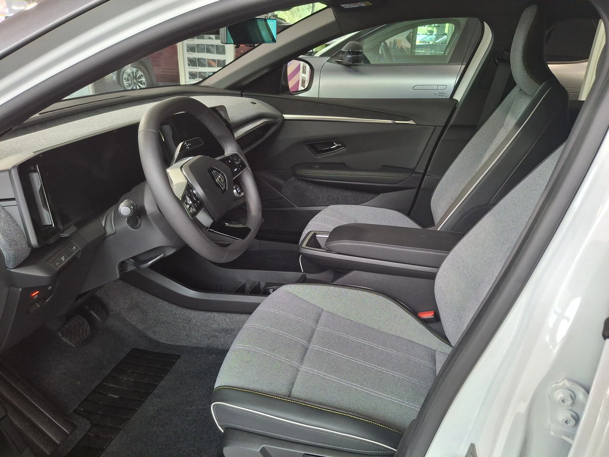 Renault-Megane E-Tech-image-5