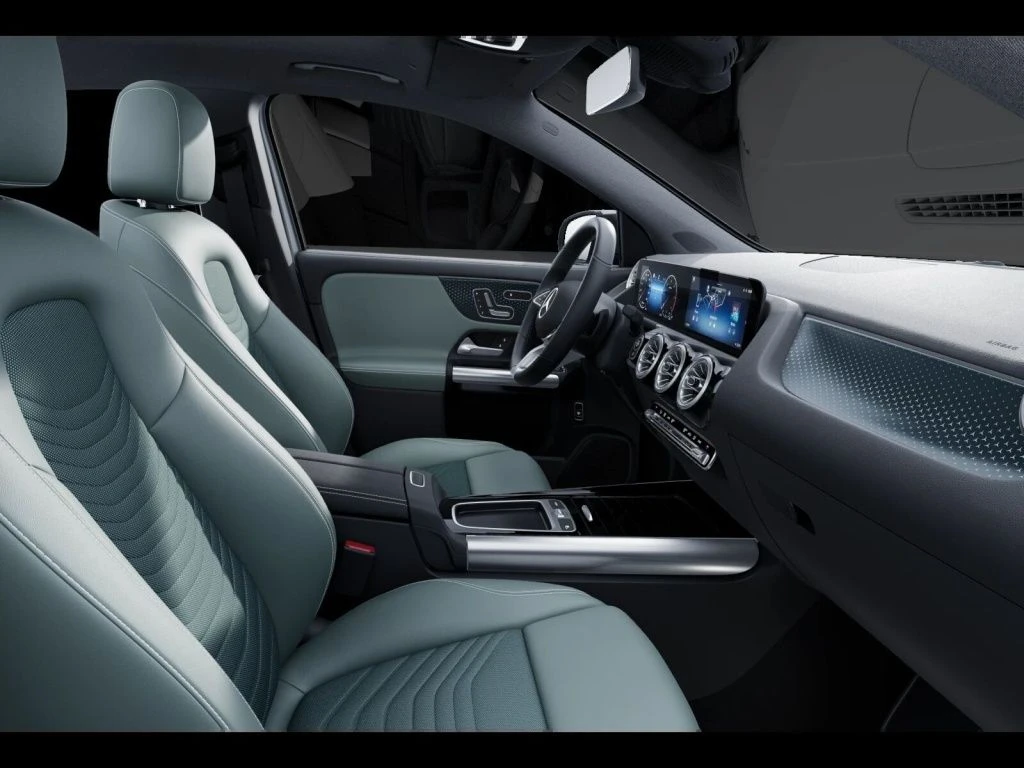Mercedes-Benz-GLA 200 d-image-10