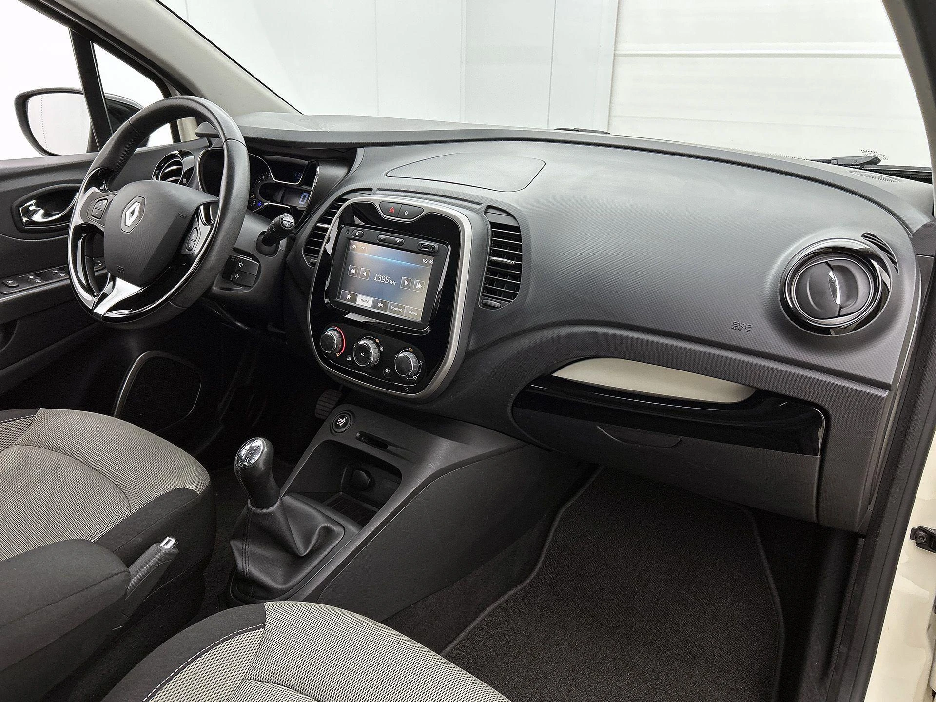 Renault-Captur-image-19