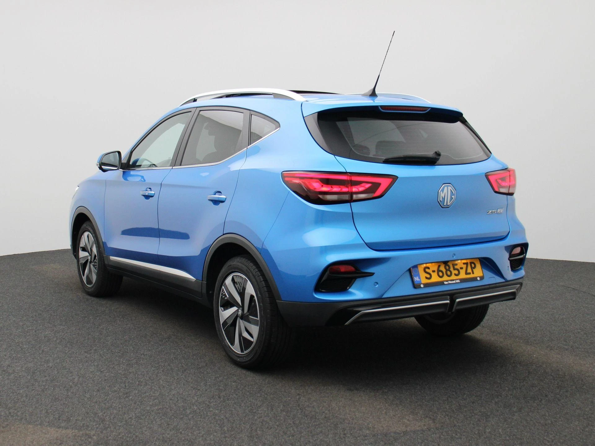 MG-ZS EV-image-1