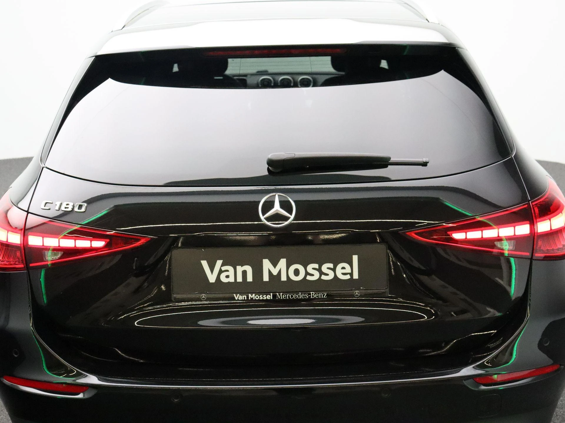 Mercedes-Benz-C-Klasse-image-24