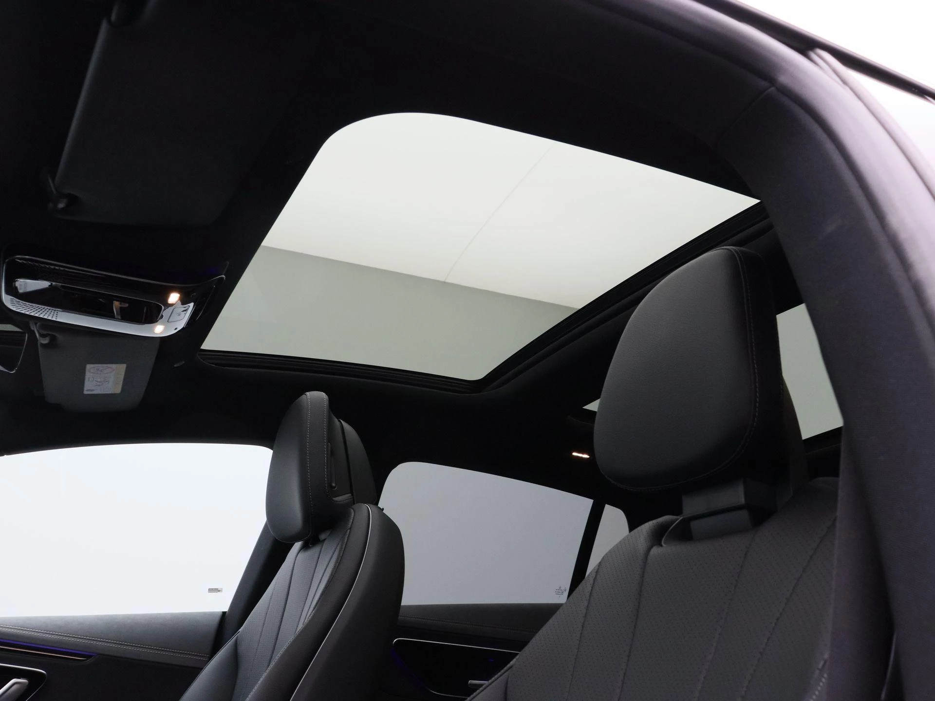 Mercedes-Benz EQE 300 Business Line + LEDER + PANORAMISCH DAK + CARPLAY +